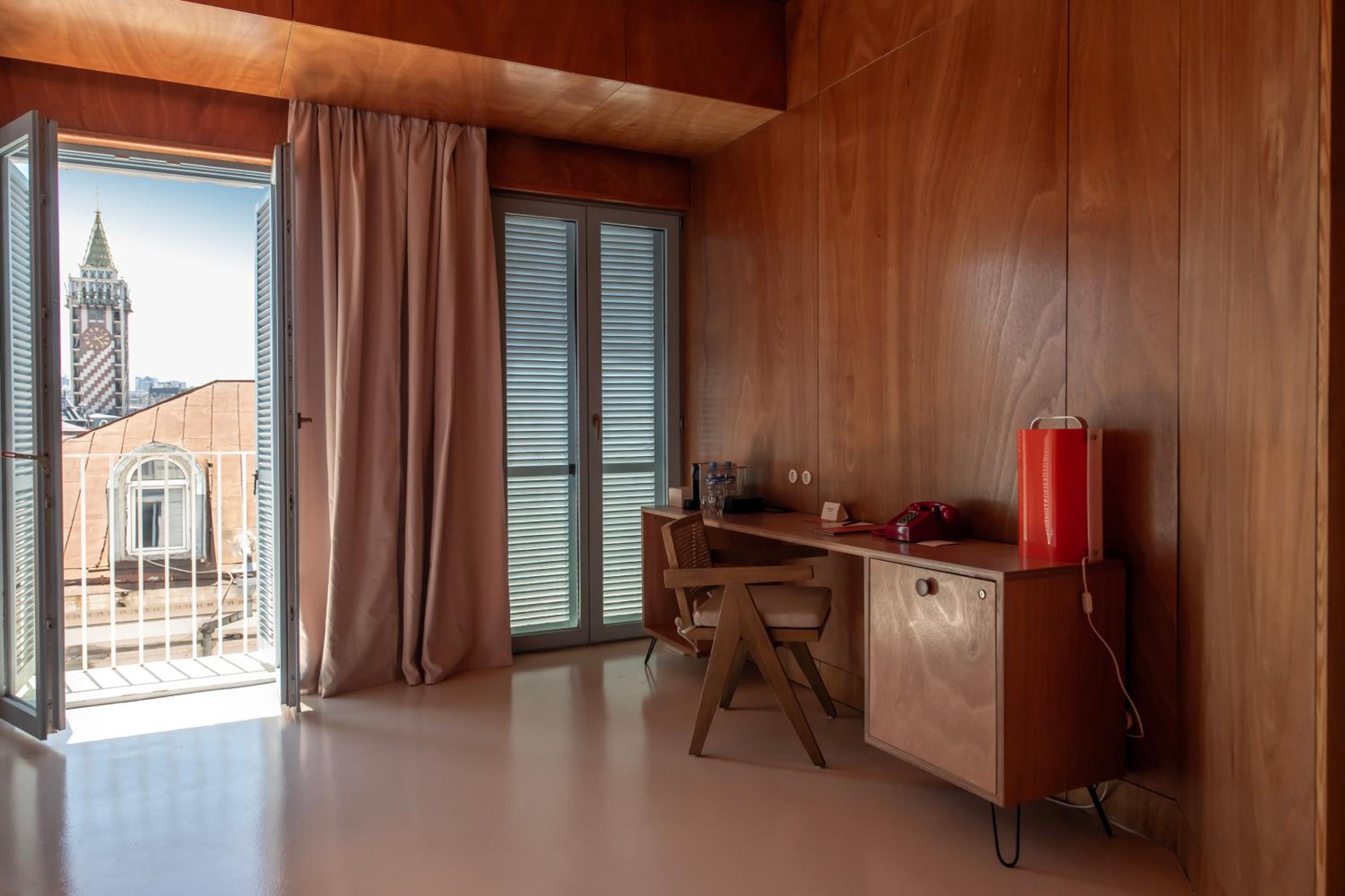 Corner Suite Old Town View - Photo 11