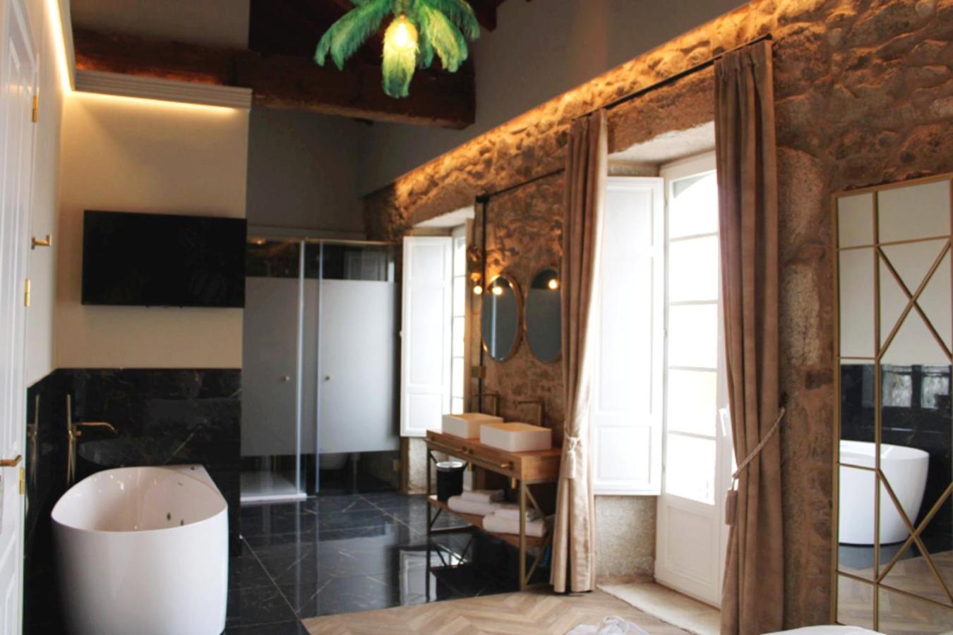 Double Room with Balcony and Sea View - Photo 4