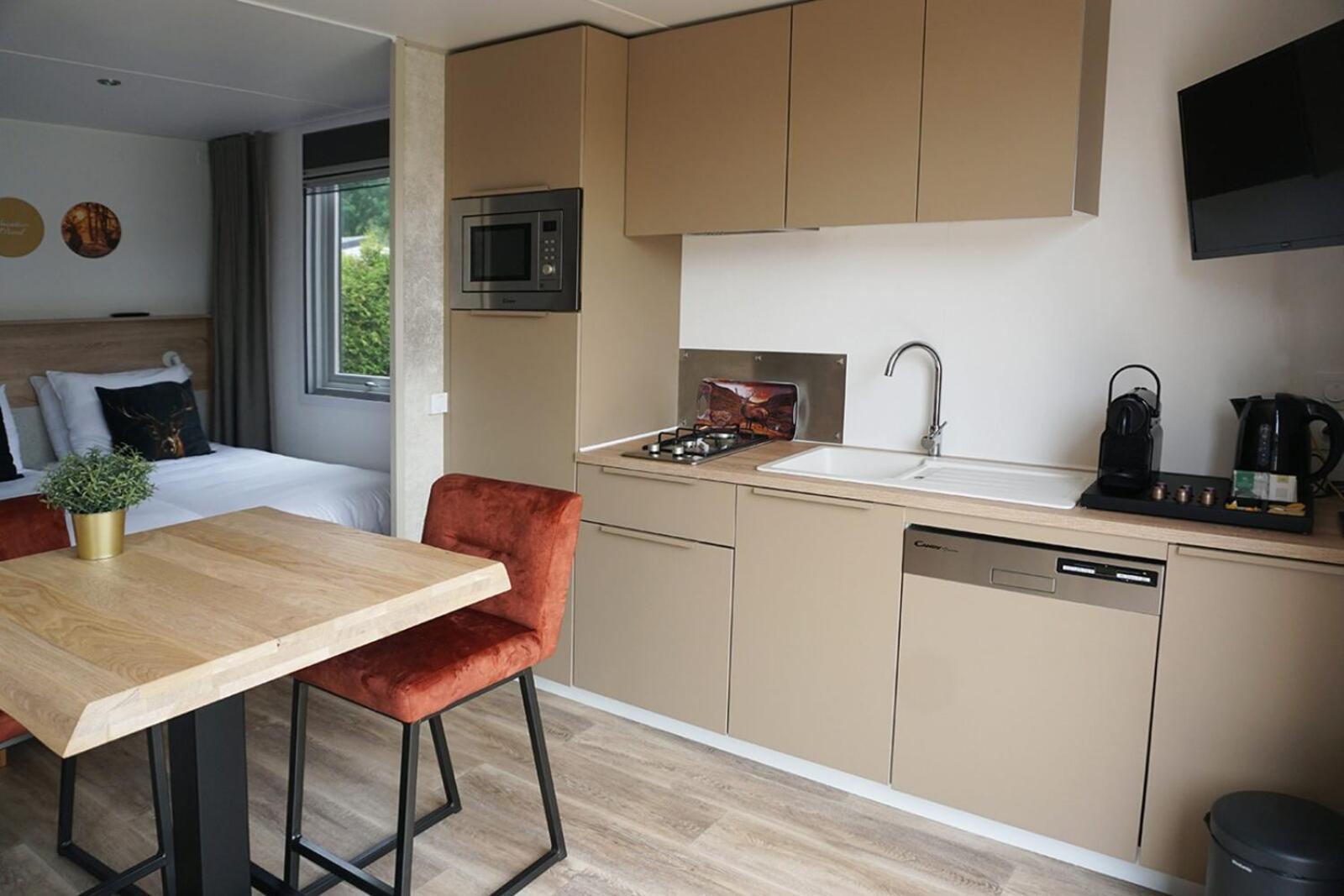 Standard Twin Room with Garden View - Photo 9