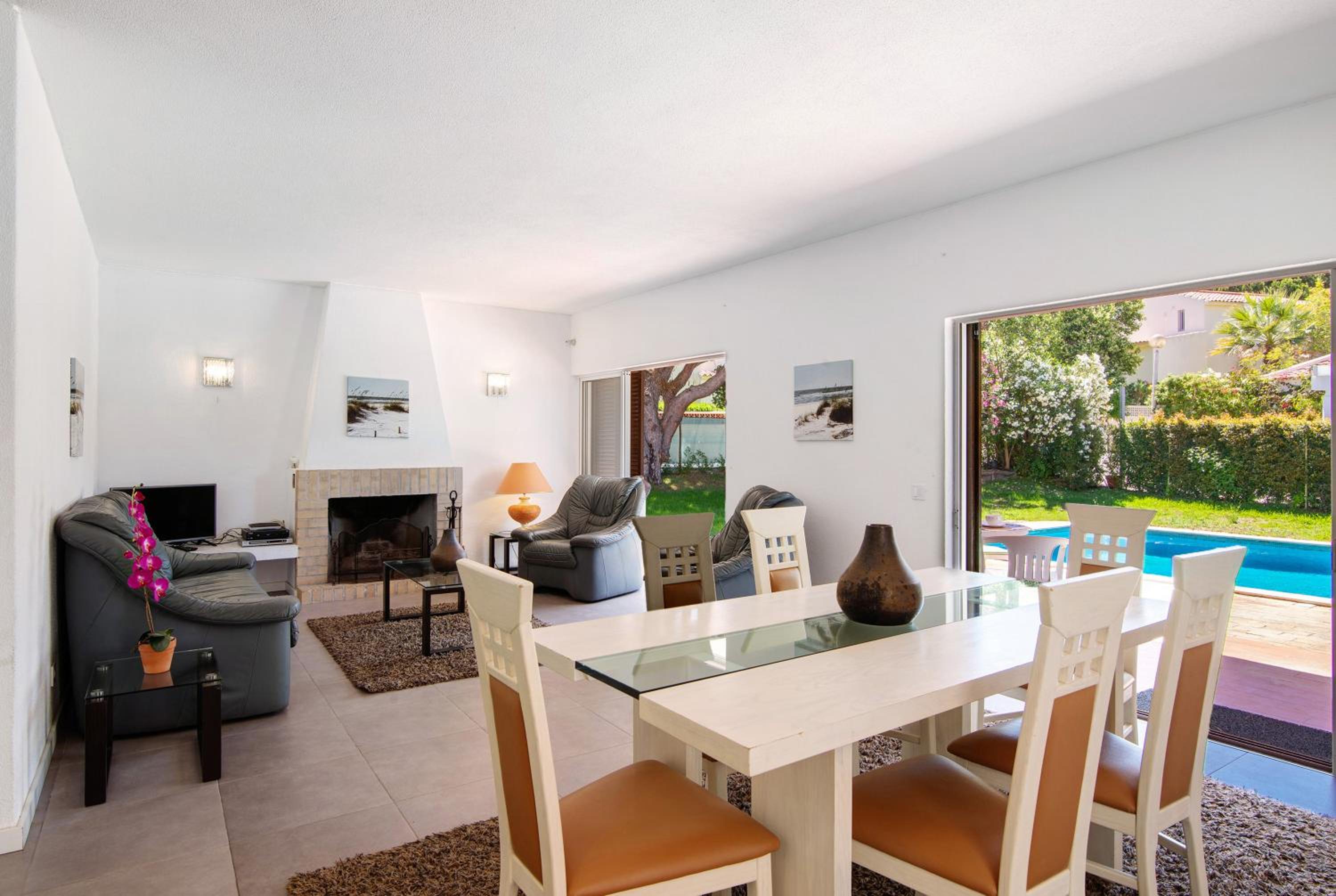 Villa photo 2