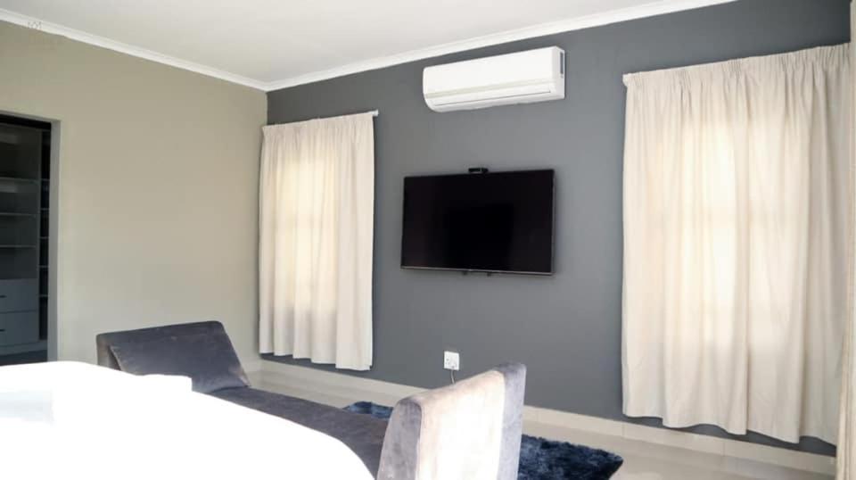 Deluxe Family Suite photo 1