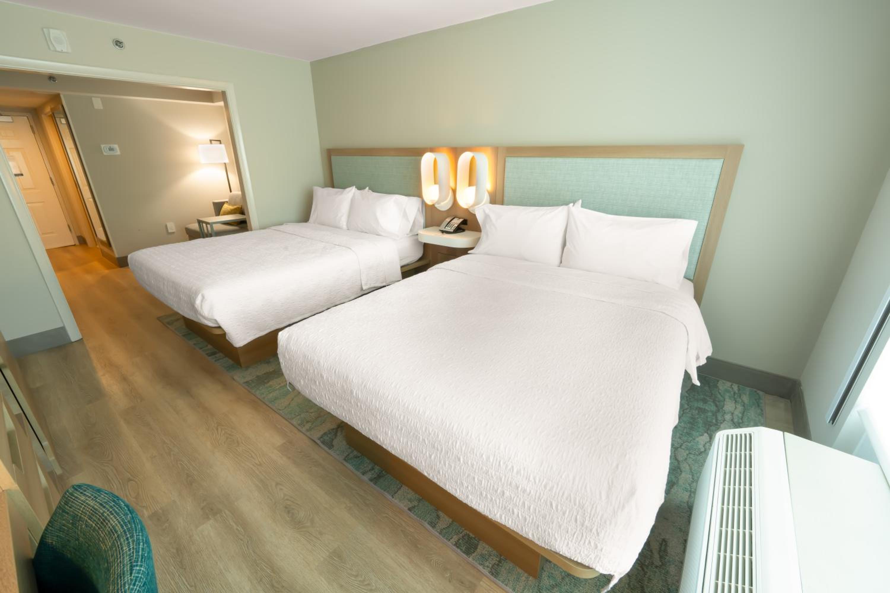 Queen Room with Two Queen Beds - Photo 14