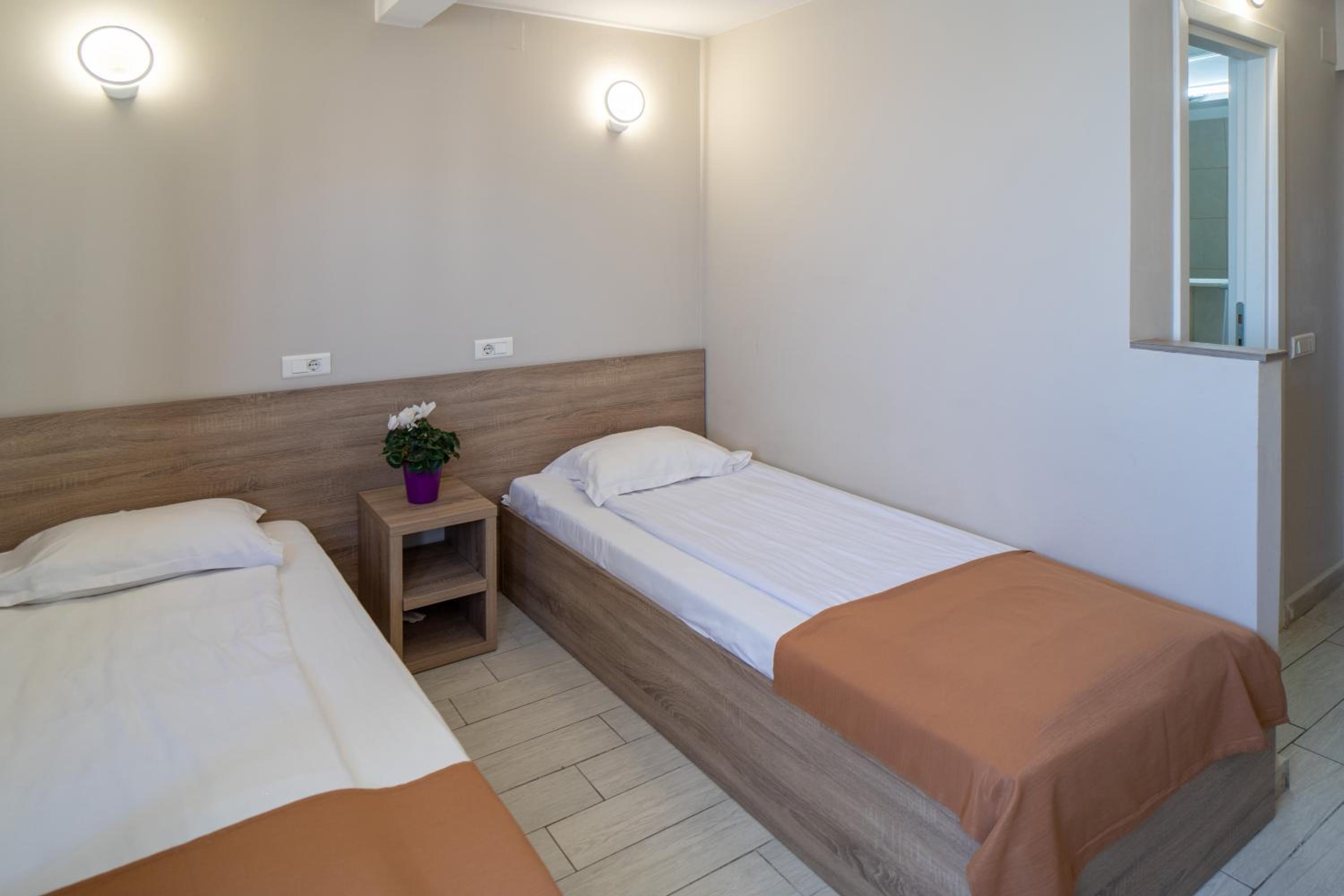 Twin Room - Photo 1