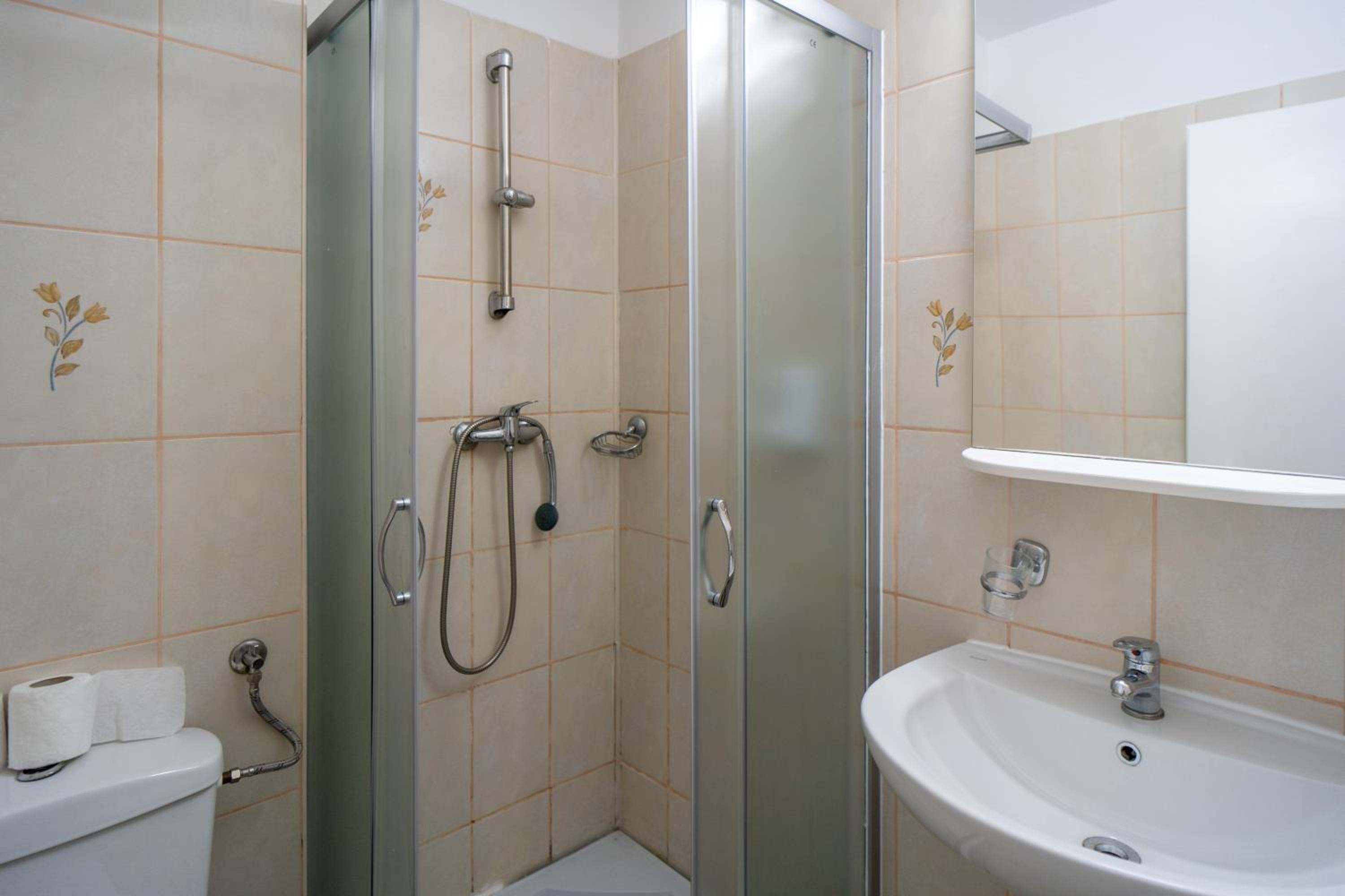 Standard Double Room - Photo 4