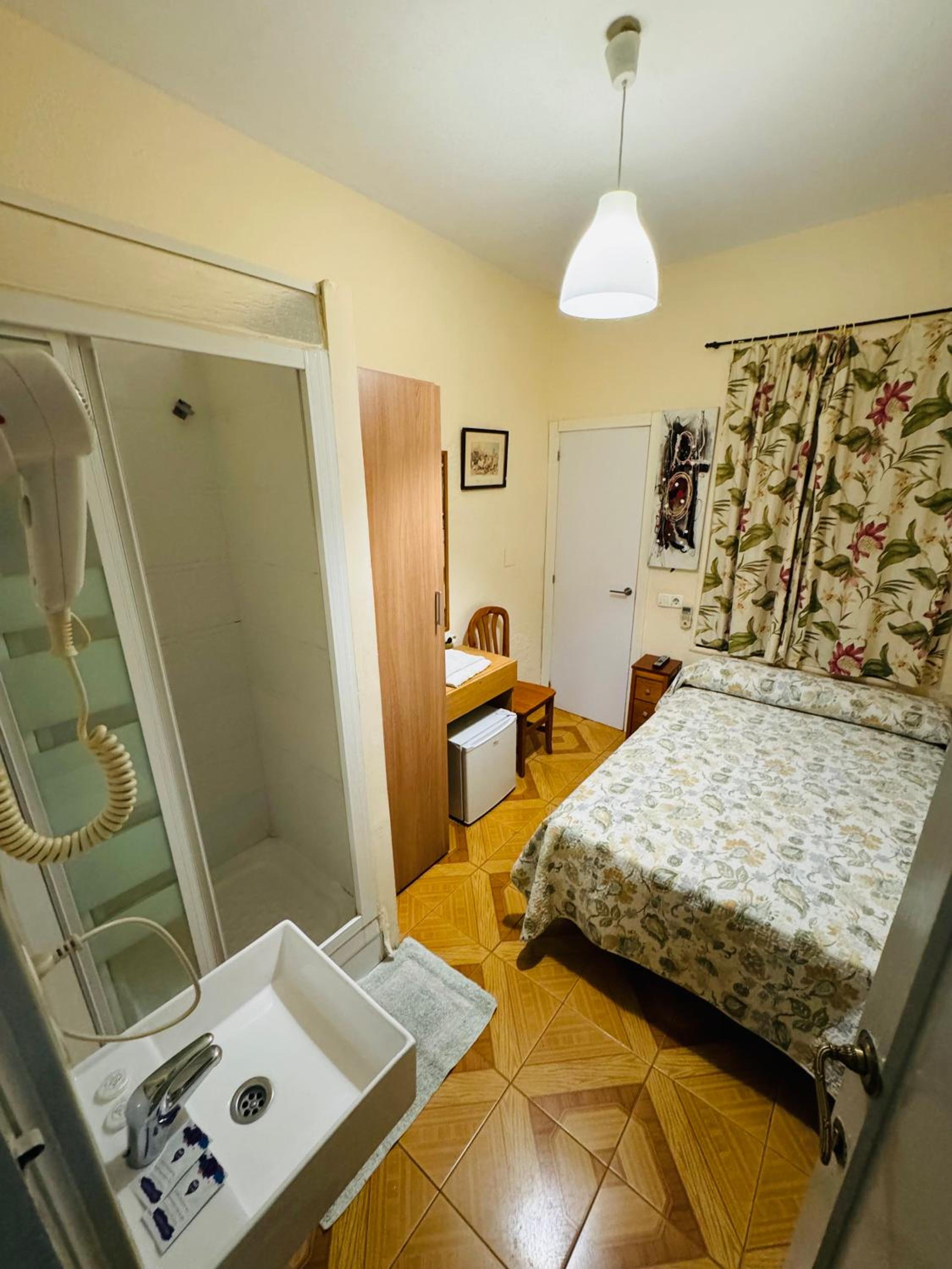 Habitación Doble con Baño Privado