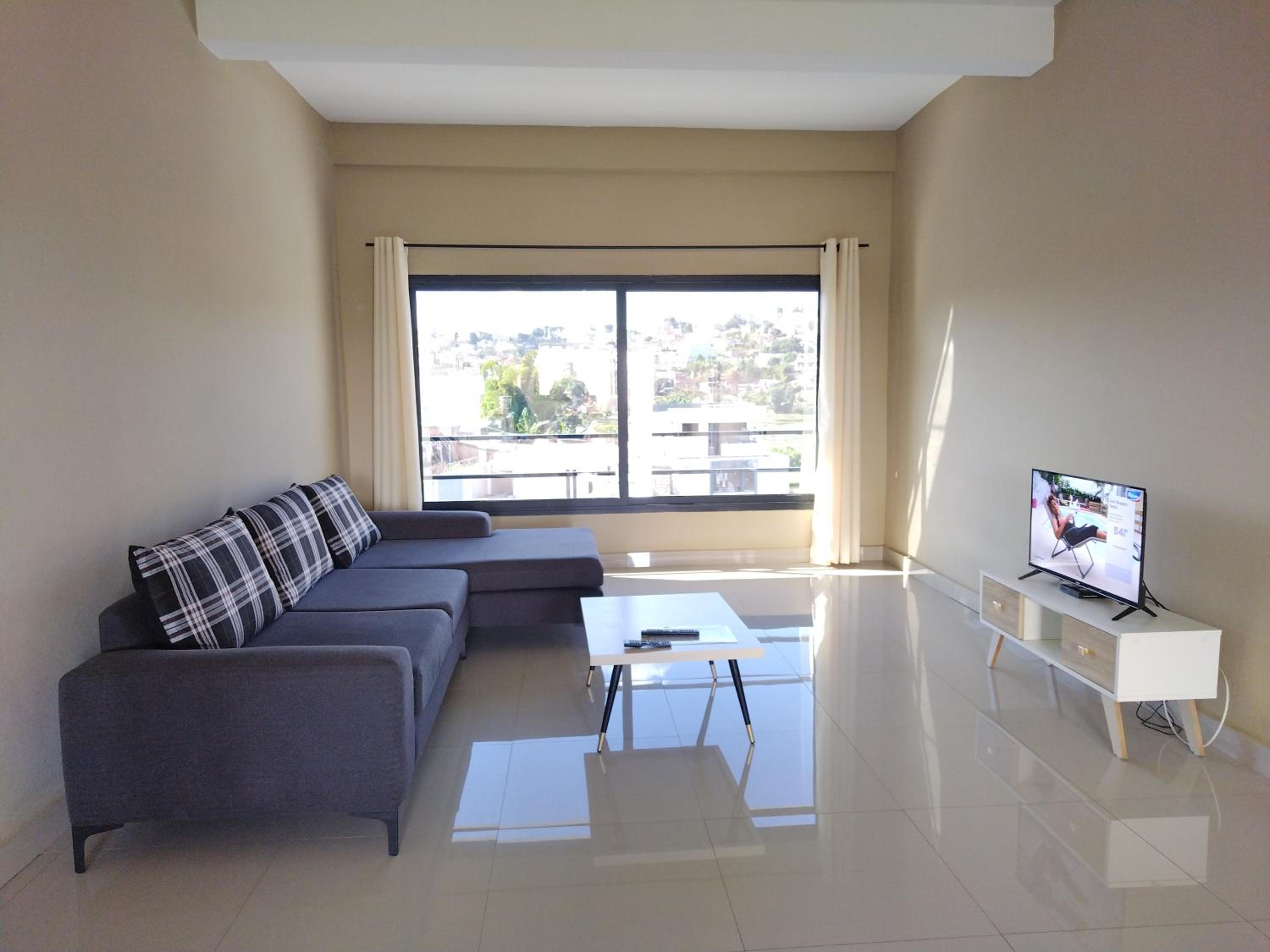 One-Bedroom Apartment photo 1