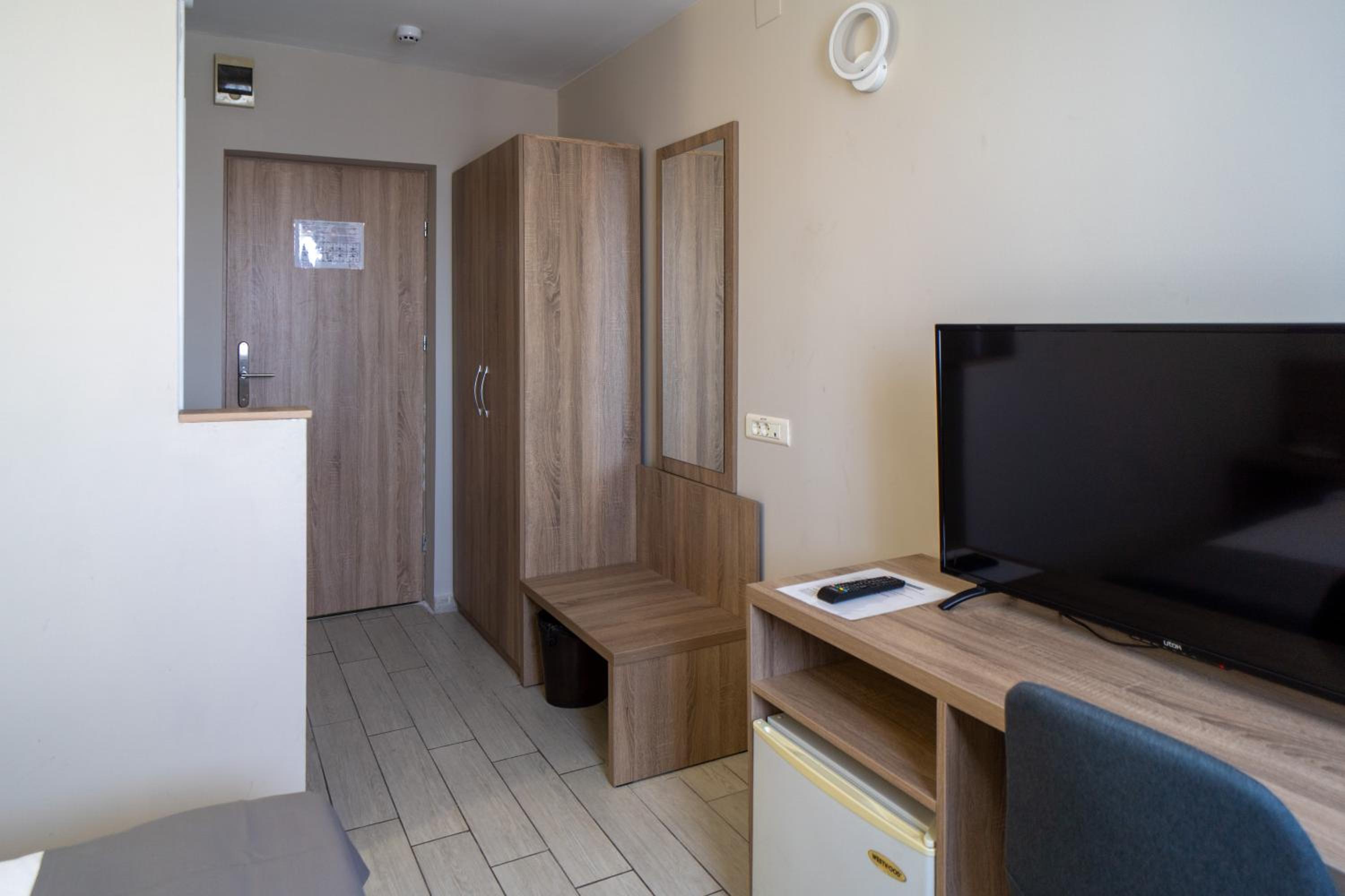 Standard Double Room - Photo 6