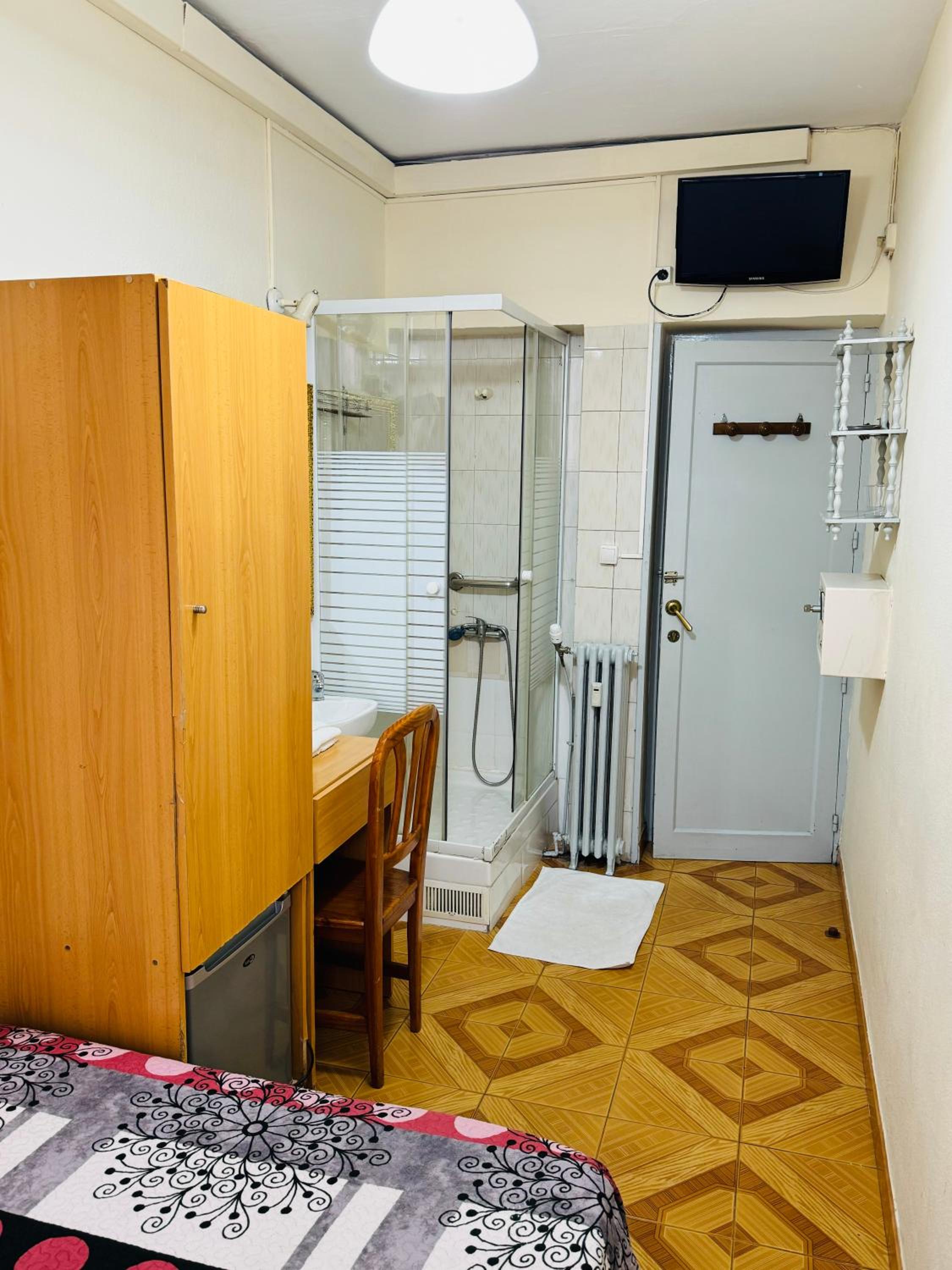 Single Room with Shower photo 3