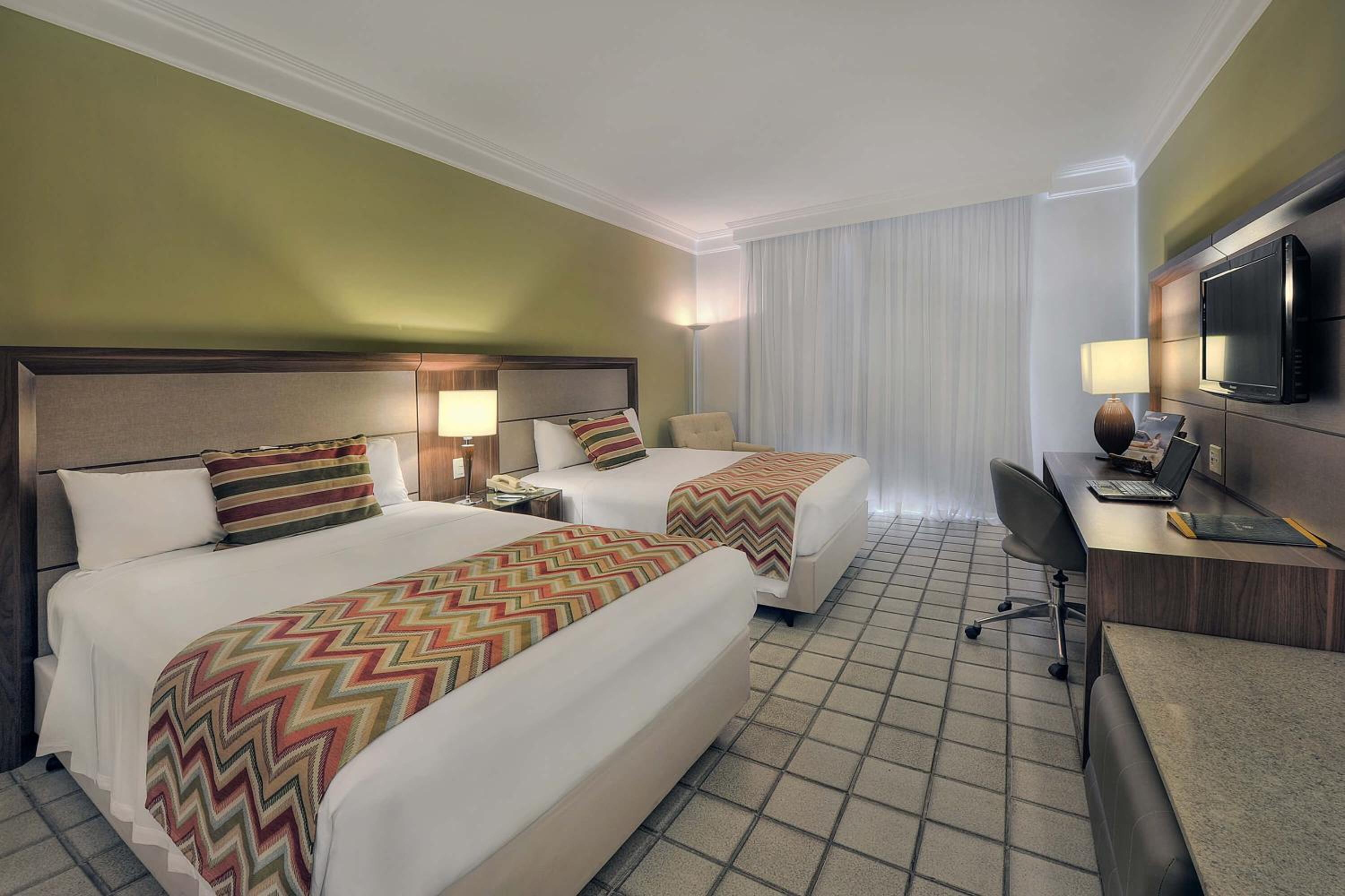 Luxury Room with 2 Double Beds - Photo 2