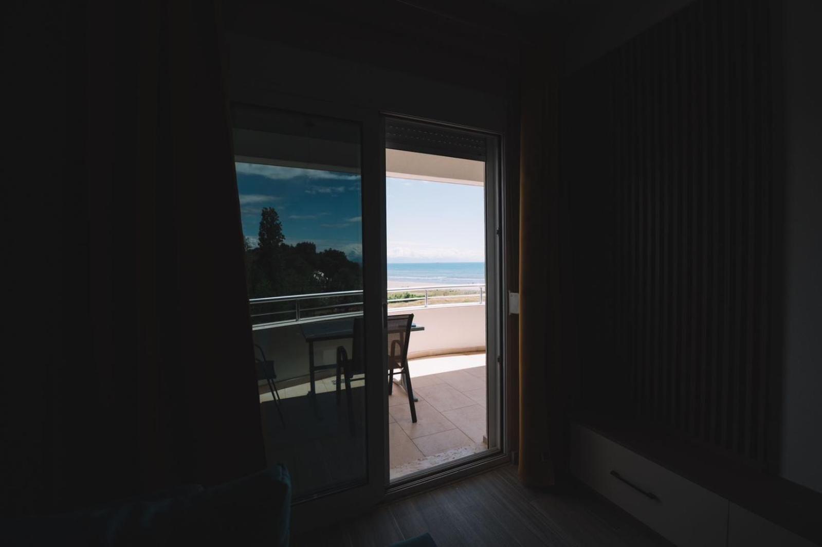 One-Bedroom Apartment with Balcony and Sea View photo 3