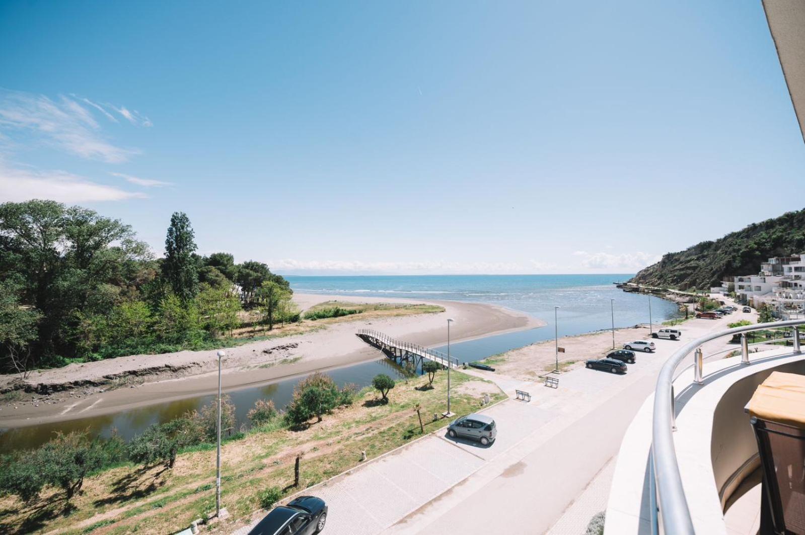 One-Bedroom Apartment with Balcony and Sea View photo 2