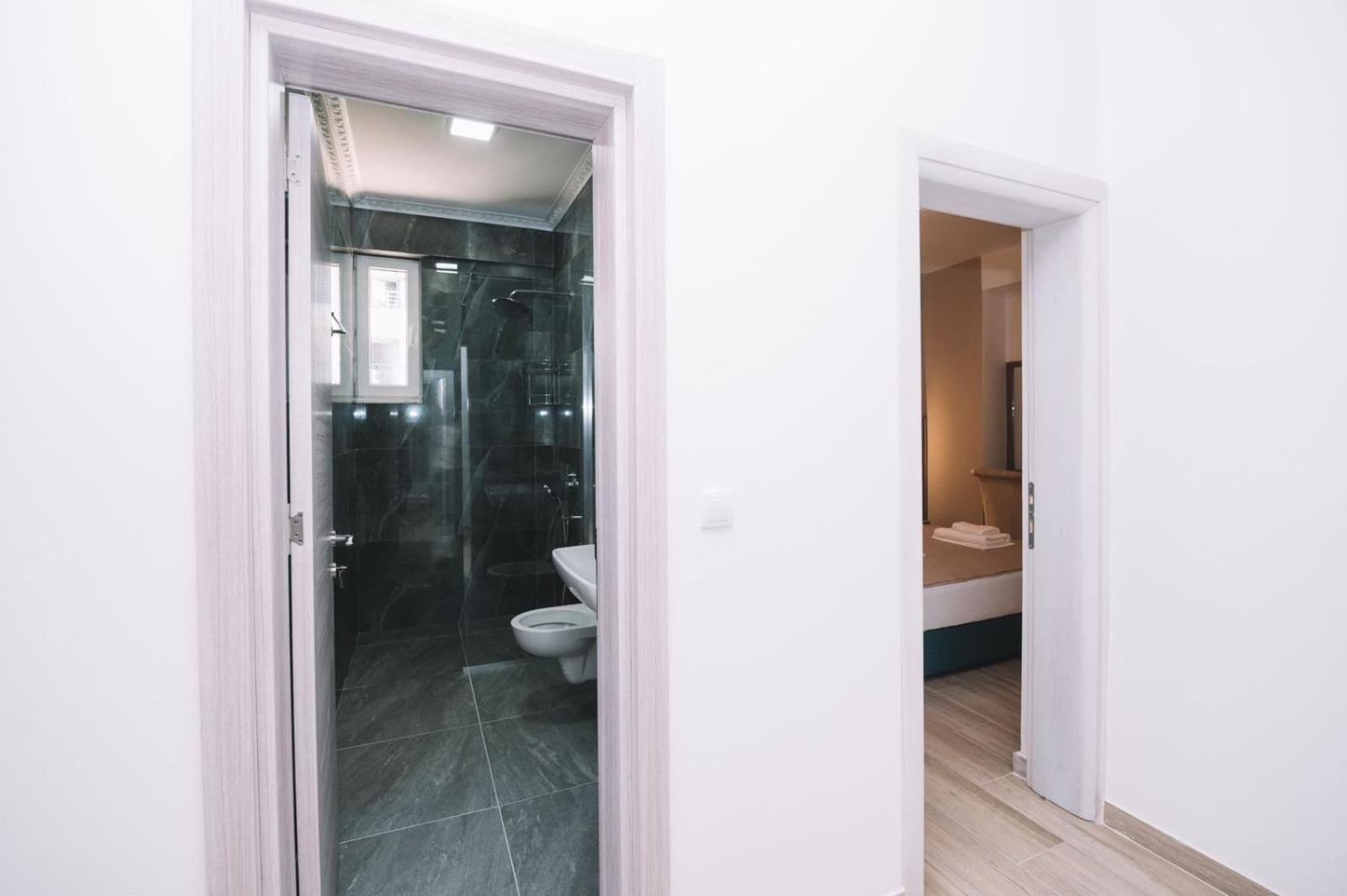 One-Bedroom Apartment with Balcony photo 2