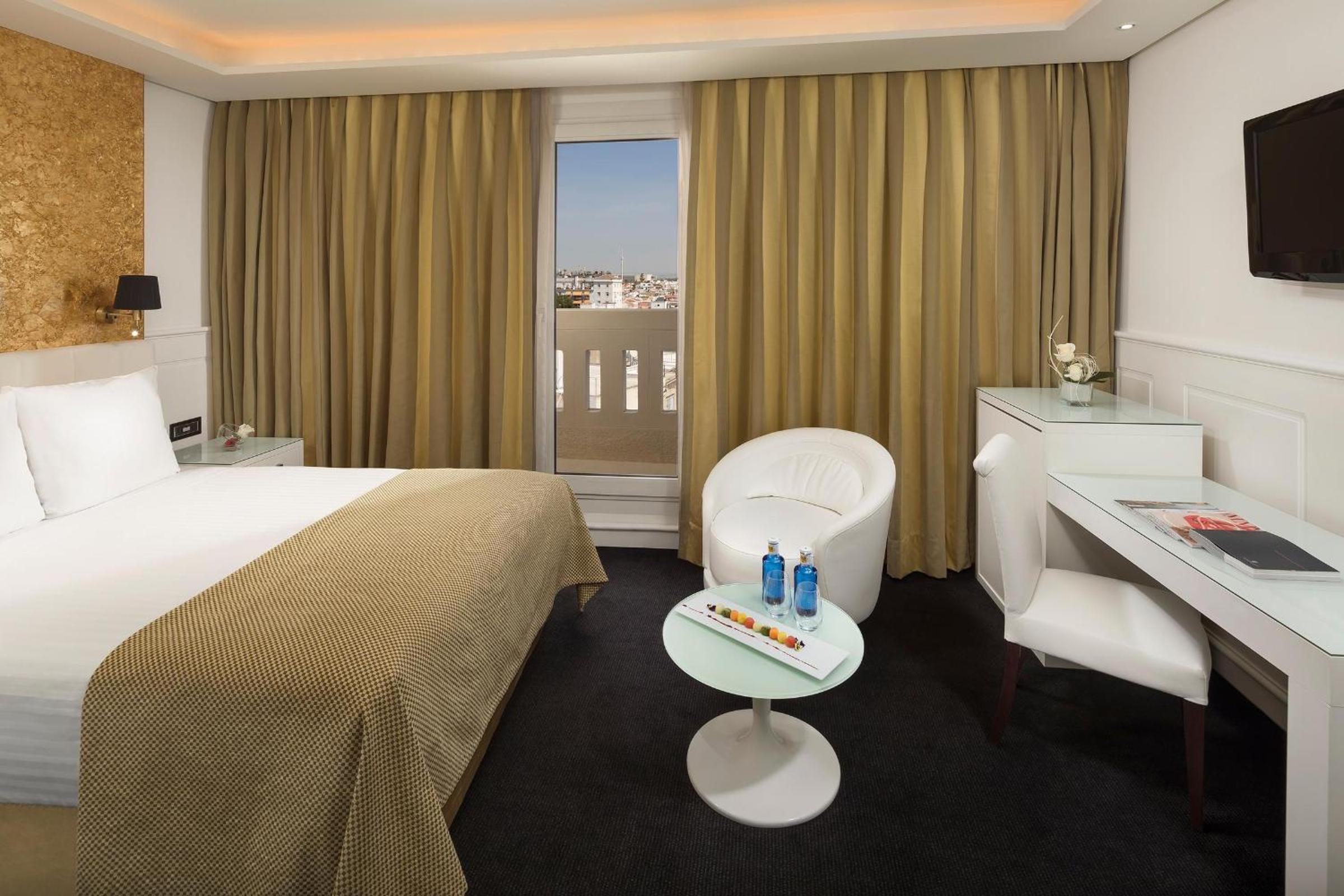 Supreme Room with City View - Photo 1