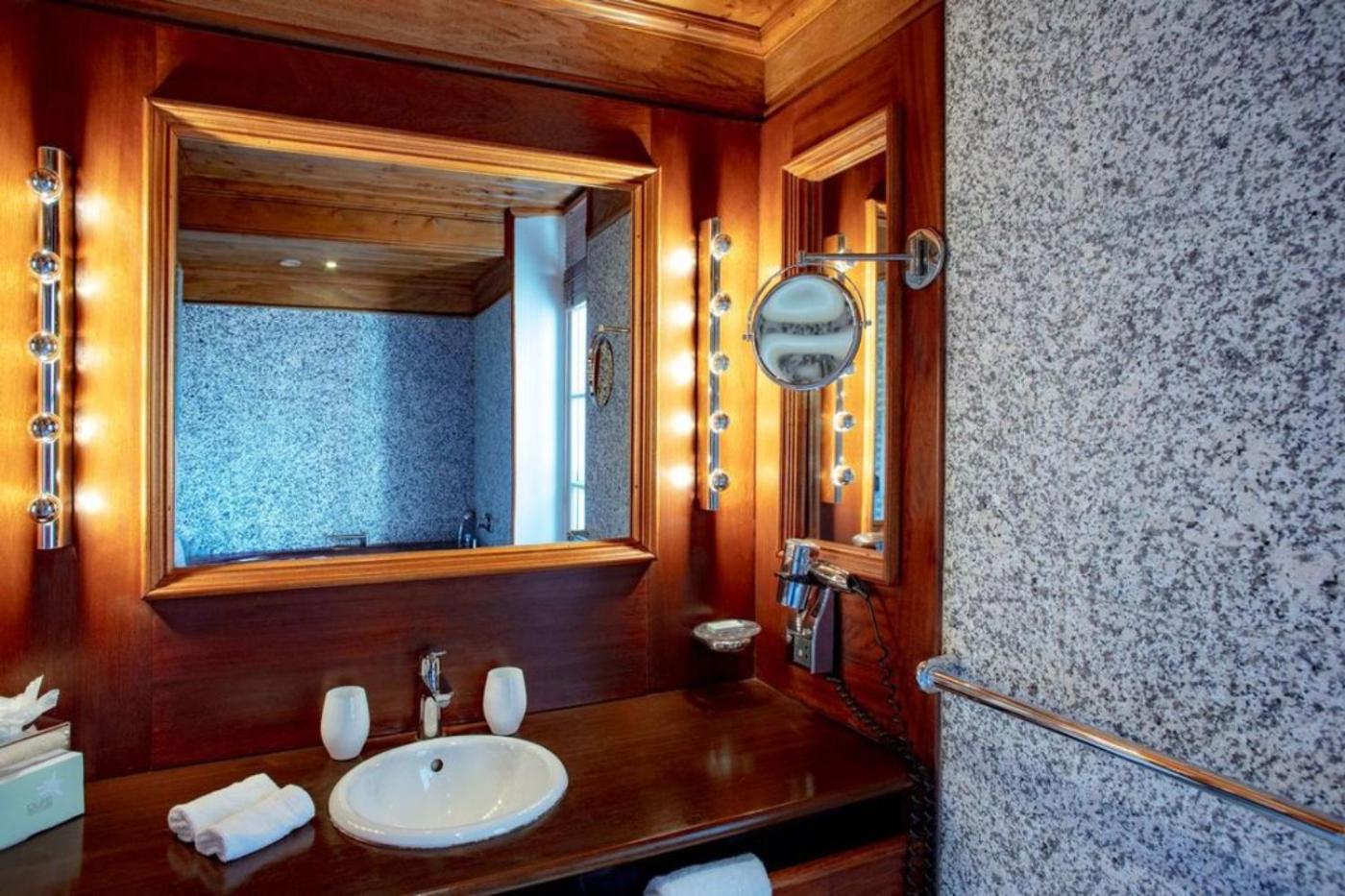 Deluxe Double or Twin Room photo 3