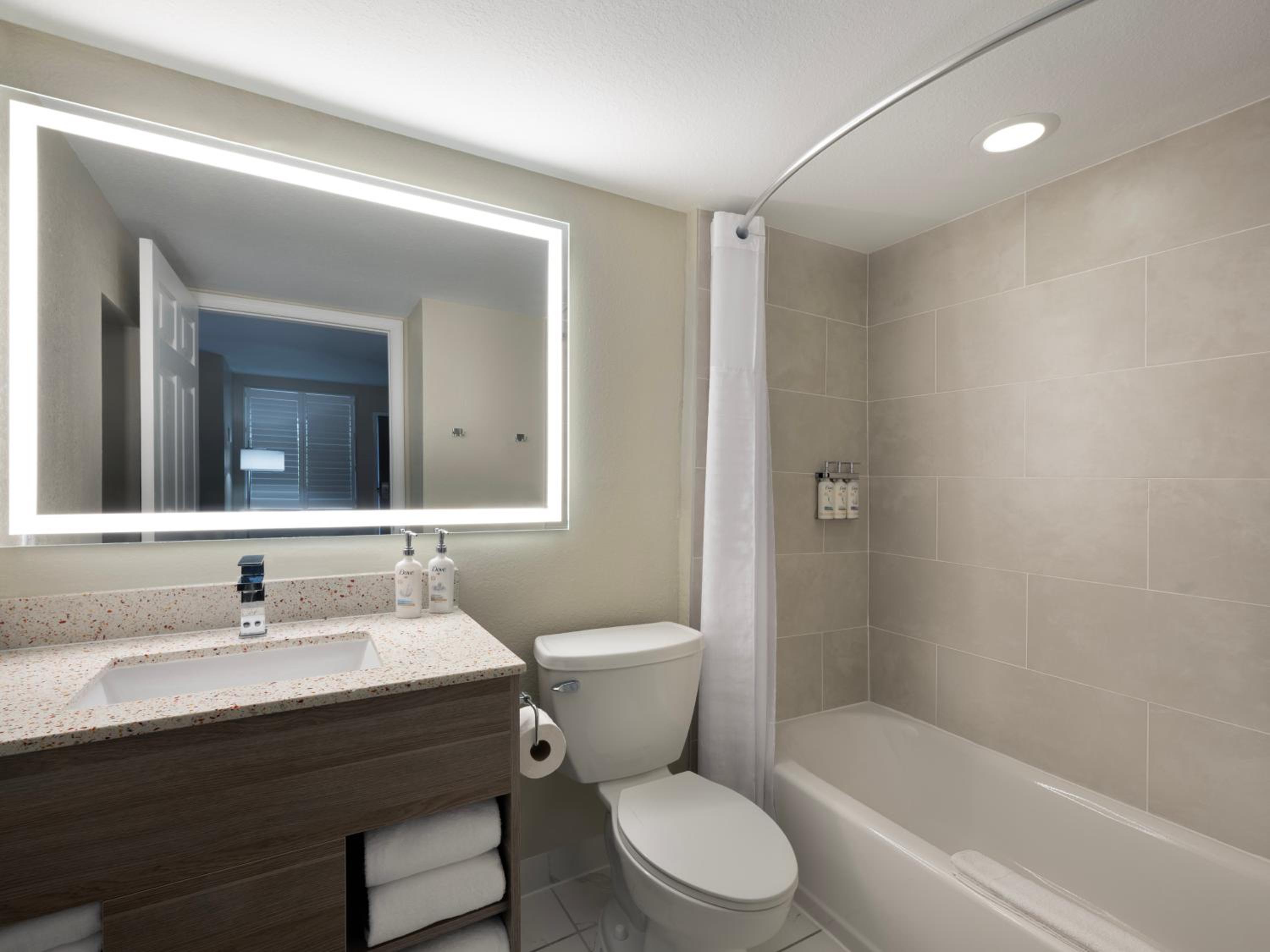 Two Bedroom Queen Family Suite photo 3