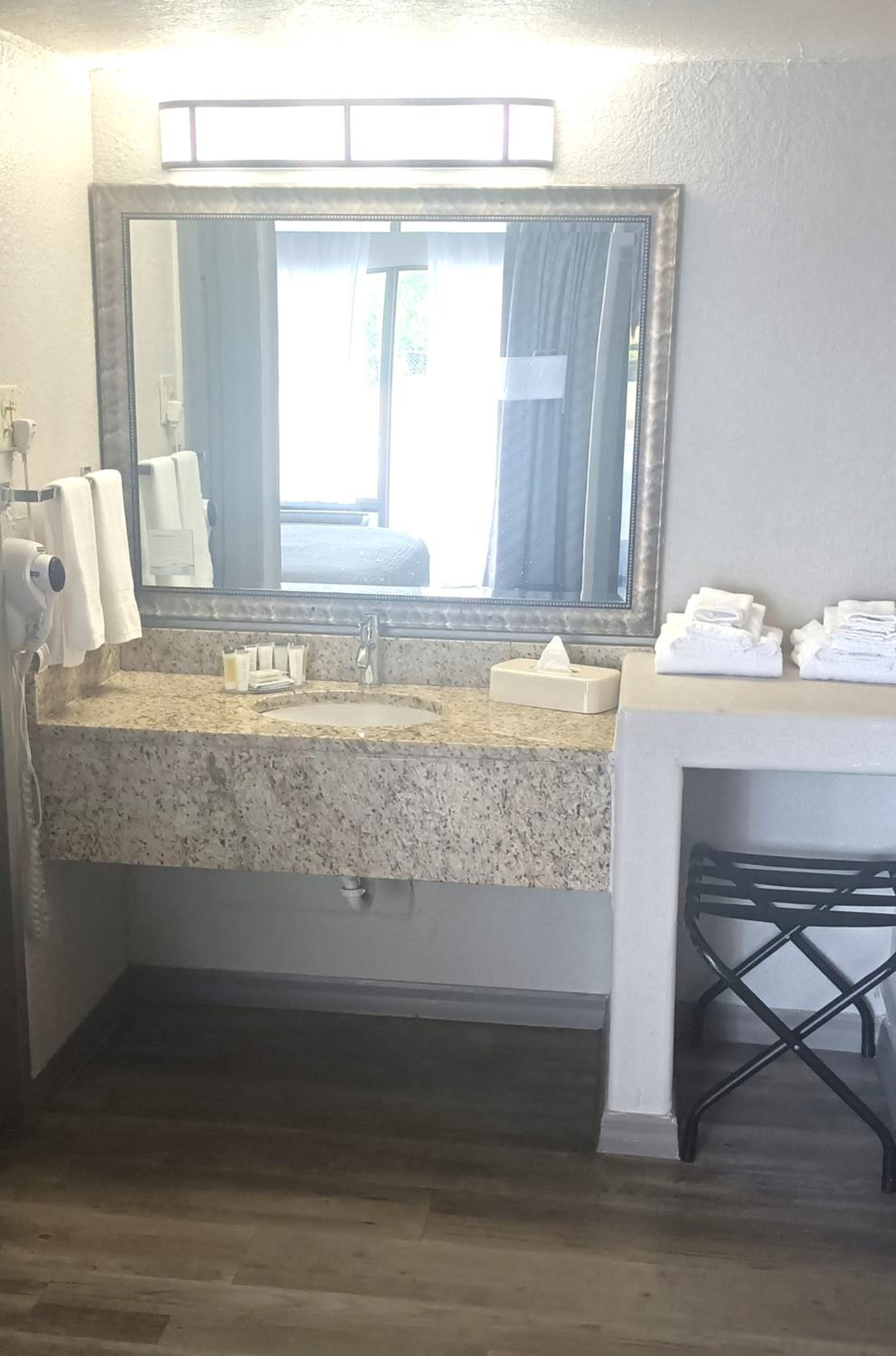 Two-Bedroom Suite - Non-Smoking - Photo 3