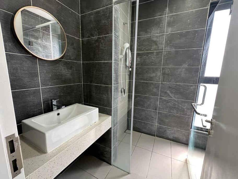 Three-Bedroom Apartment - Photo 4