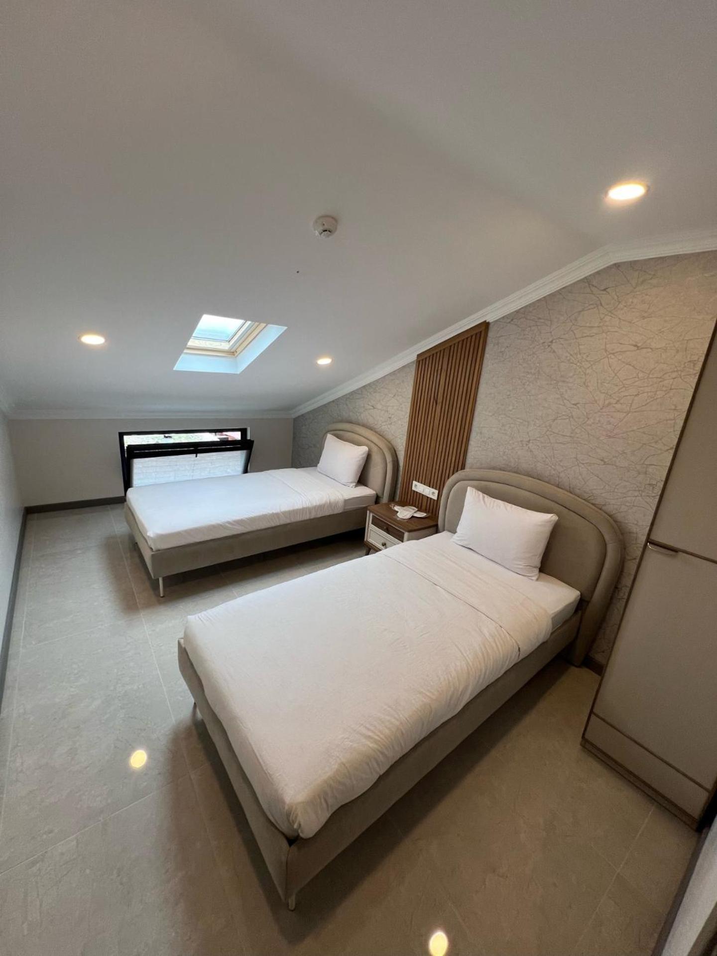 Apartment with Lake View