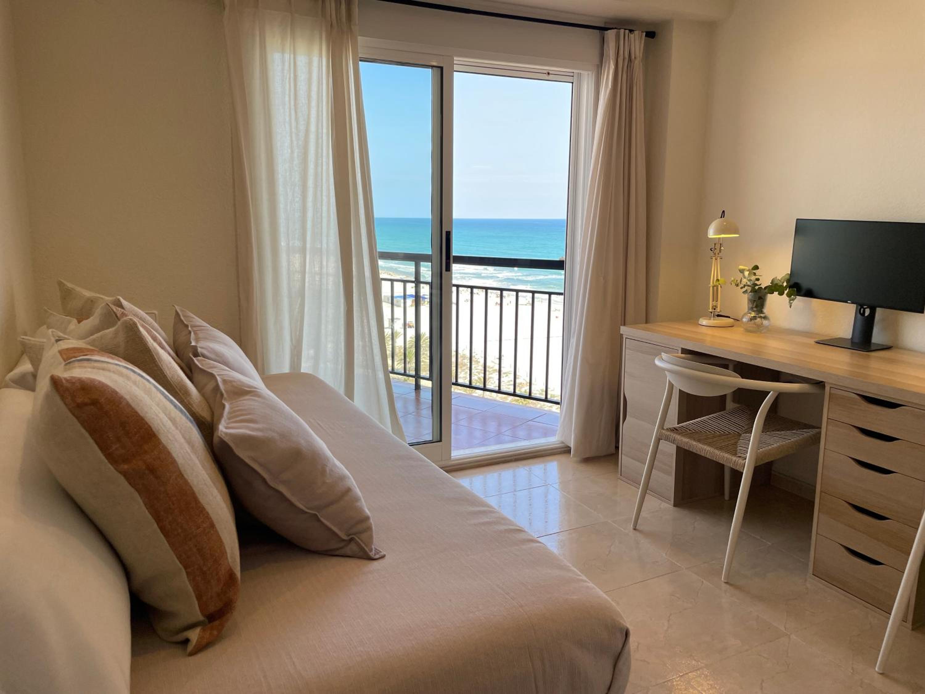 Apartamento de tres habitaciones con vista al mar