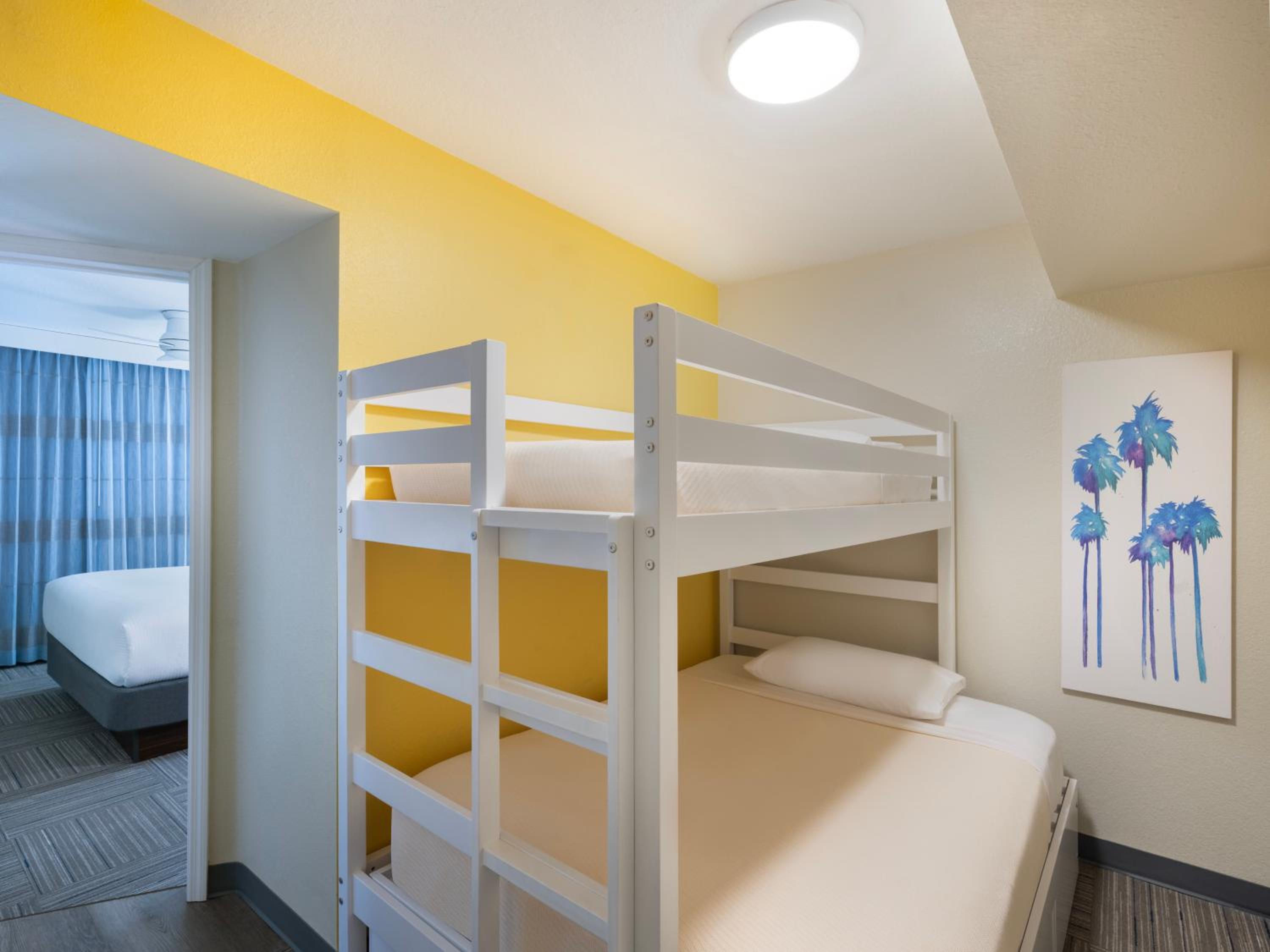 Accessible 2 Bedroom King Family Suite photo 3