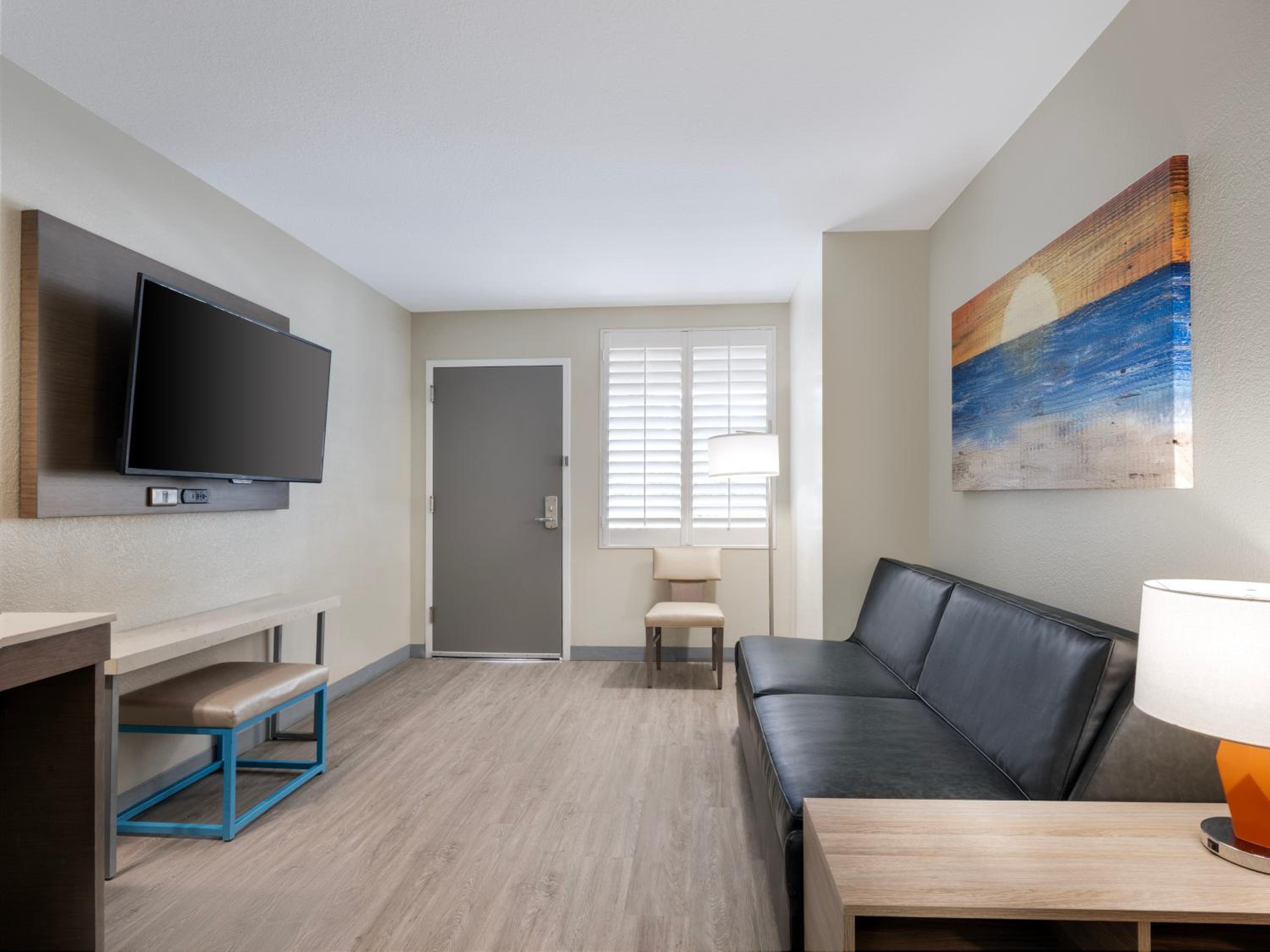 Two Bedroom Queen Family Suite photo 2