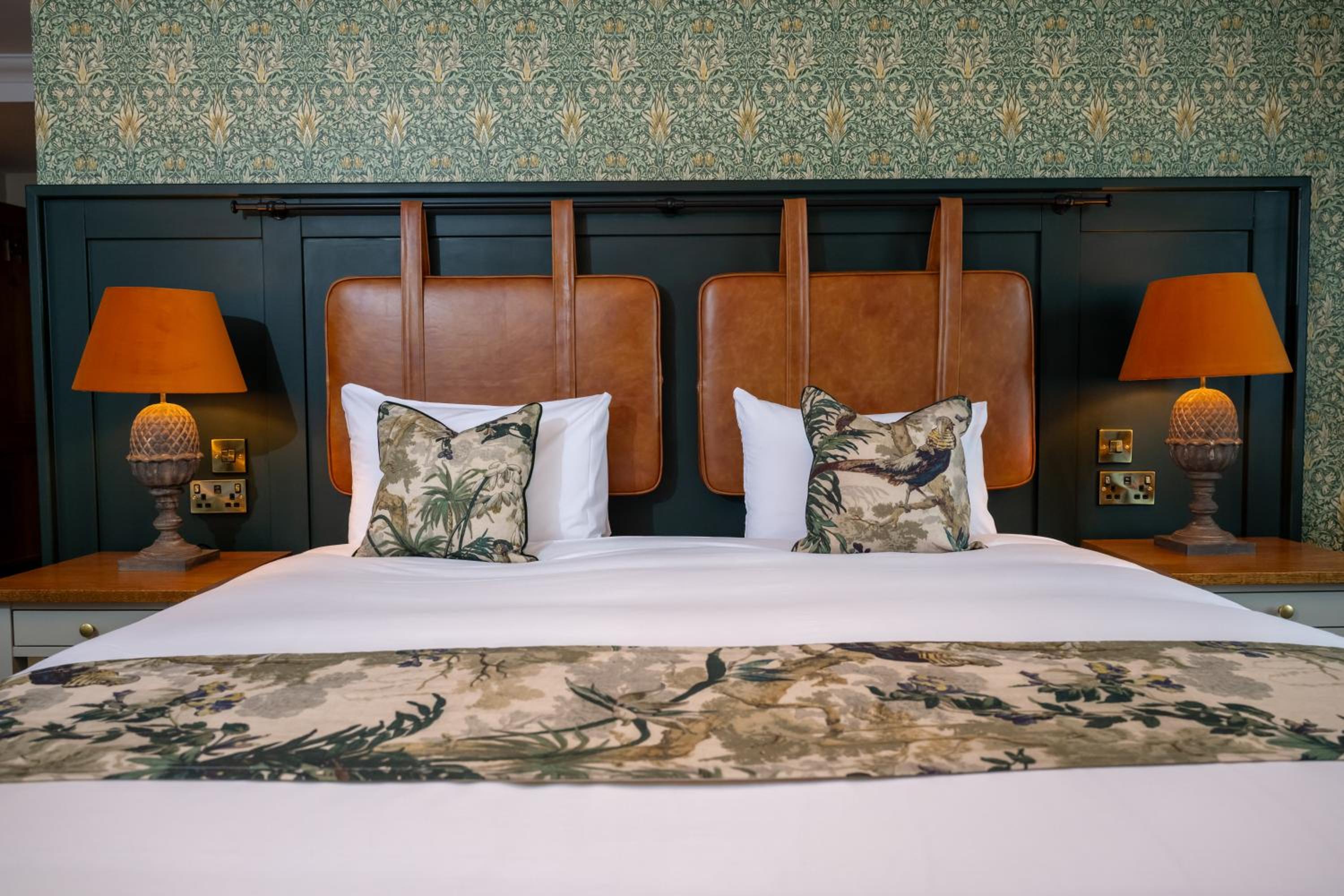 Deluxe Double Room (2 Adults + 1 Child)