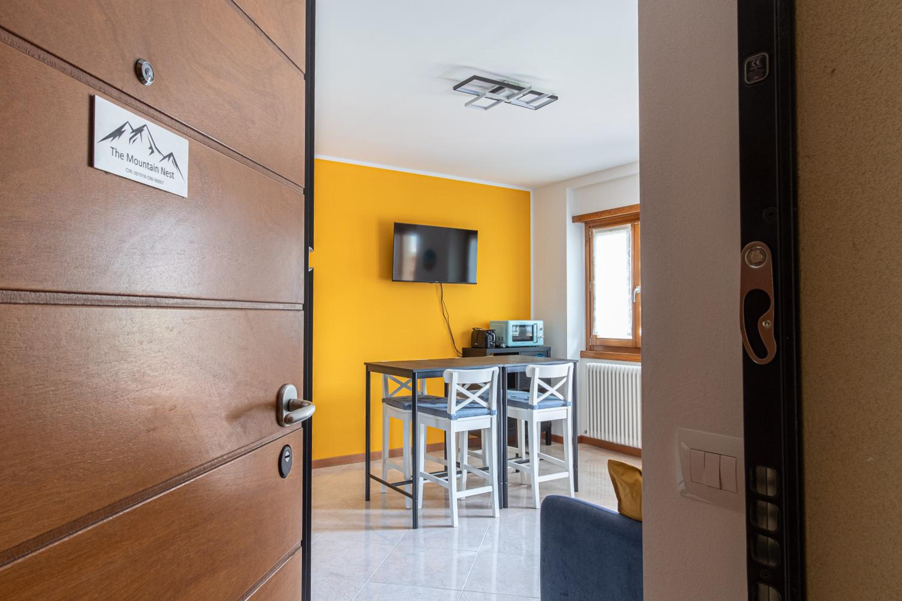 One-Bedroom Apartment photo 1