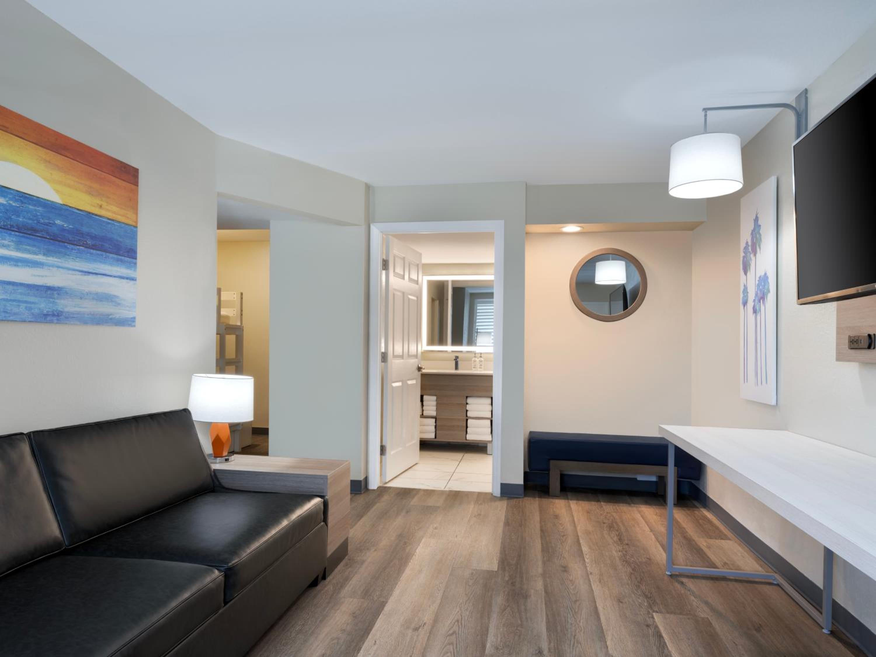 Three Bedroom King Family Suite photo 3