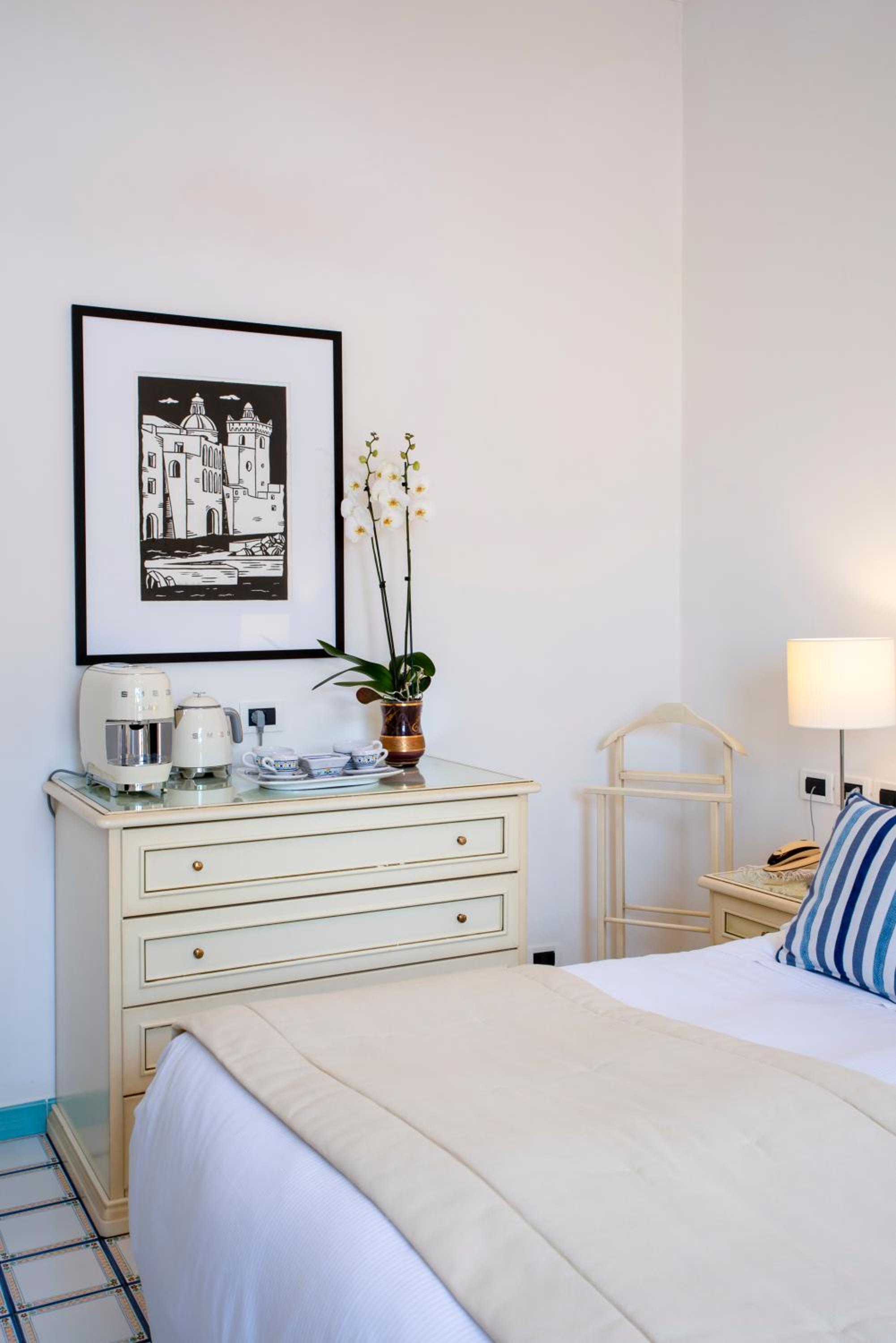 Deluxe Double or Twin Room - Photo 10