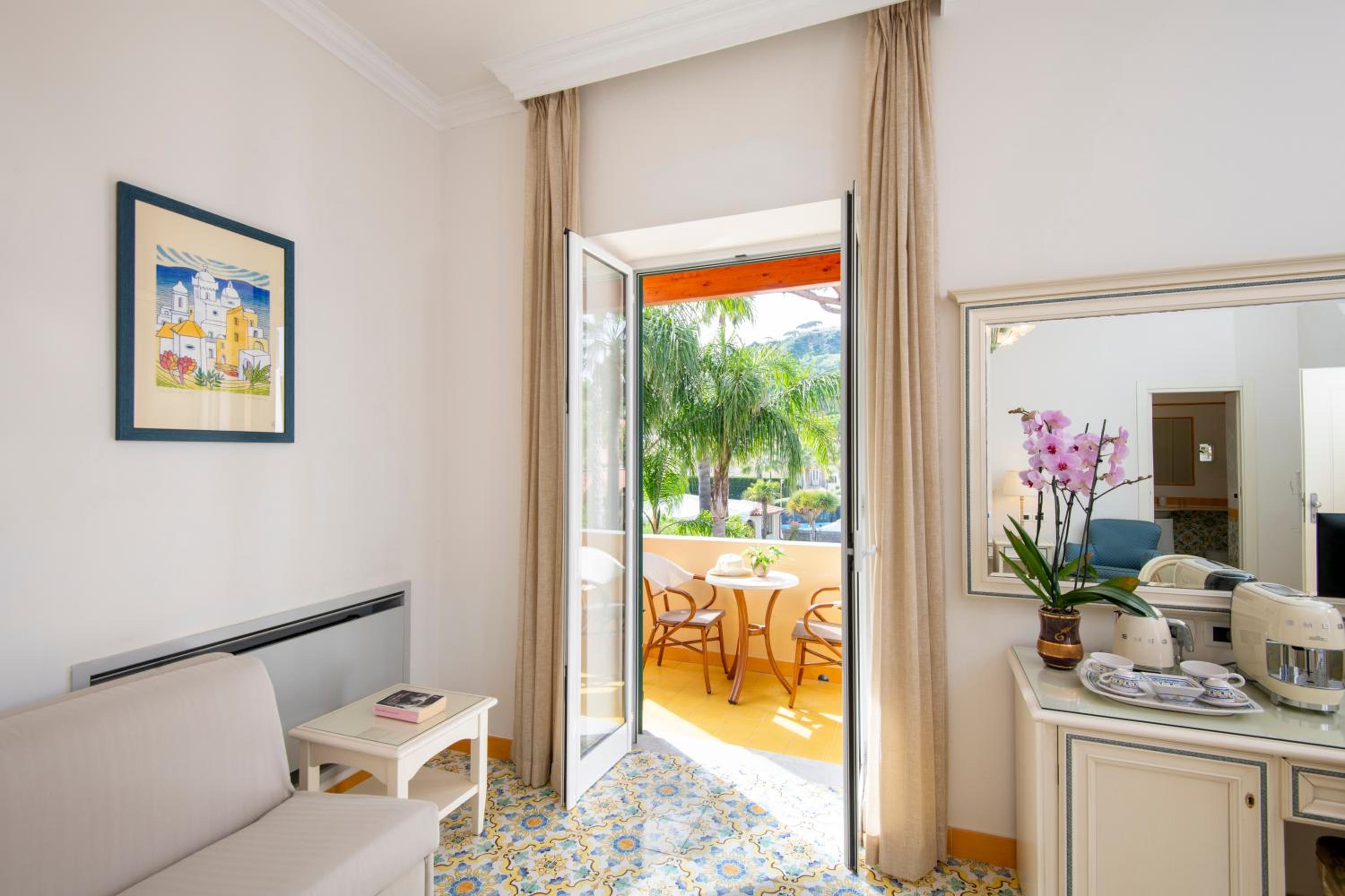 Deluxe Double or Twin Room - Photo 11