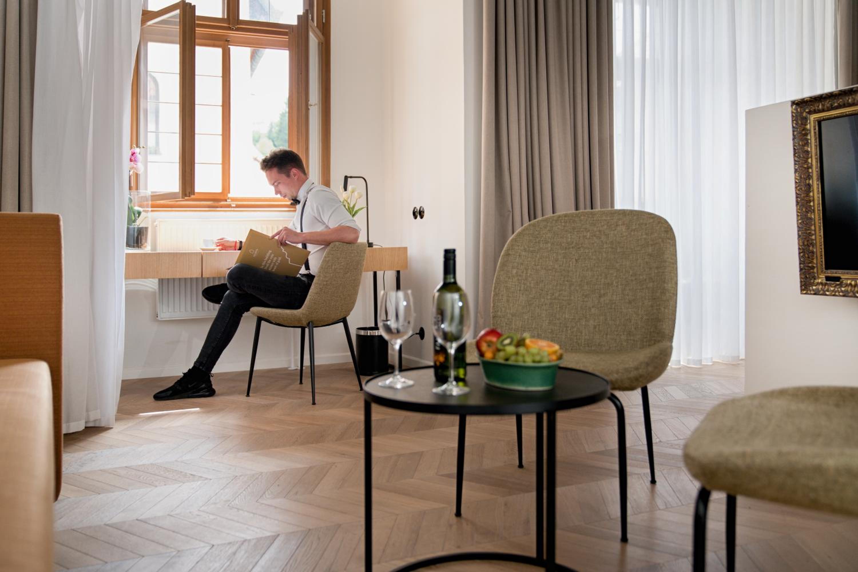 Deluxe Suite - Photo 3