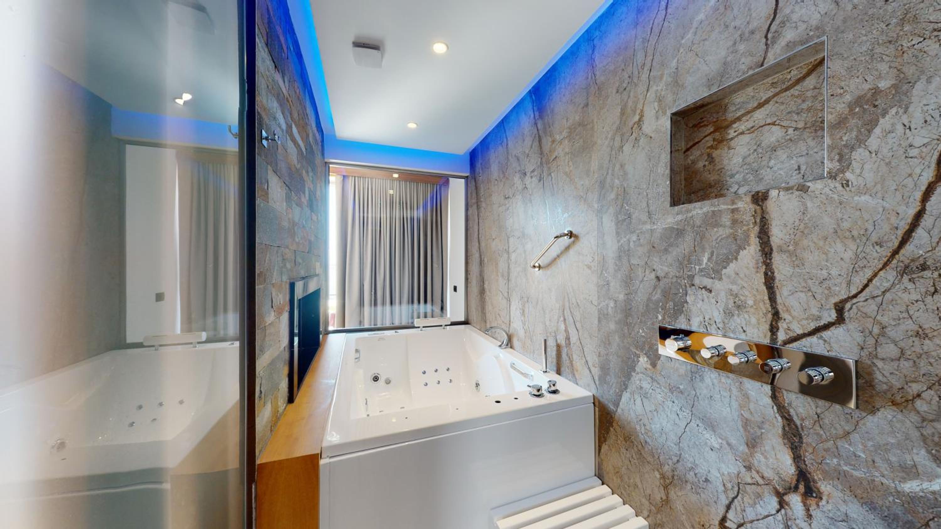 Two-Bedroom Apartment With Sea View photo 2