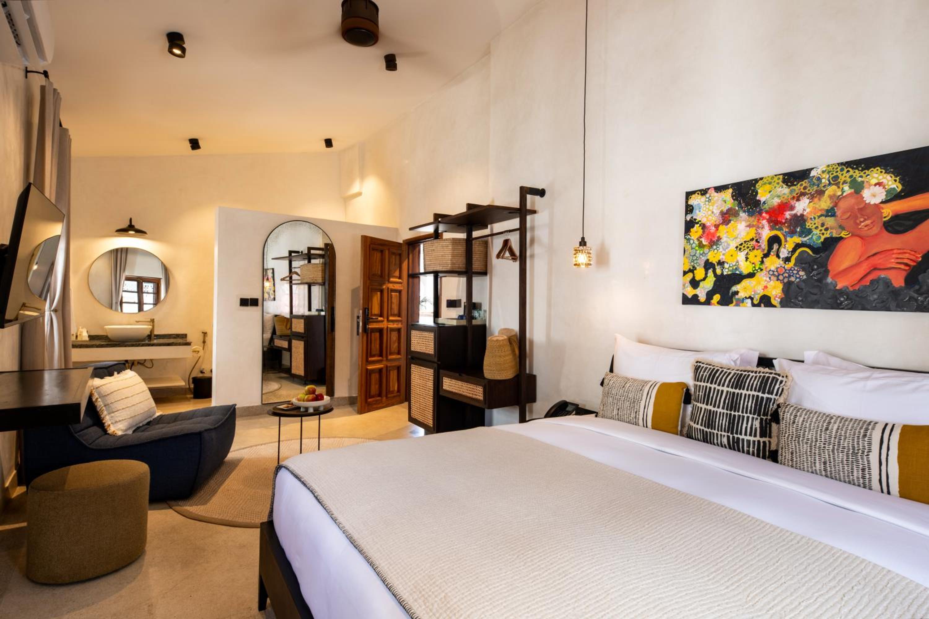 Deluxe King Room - Photo 3