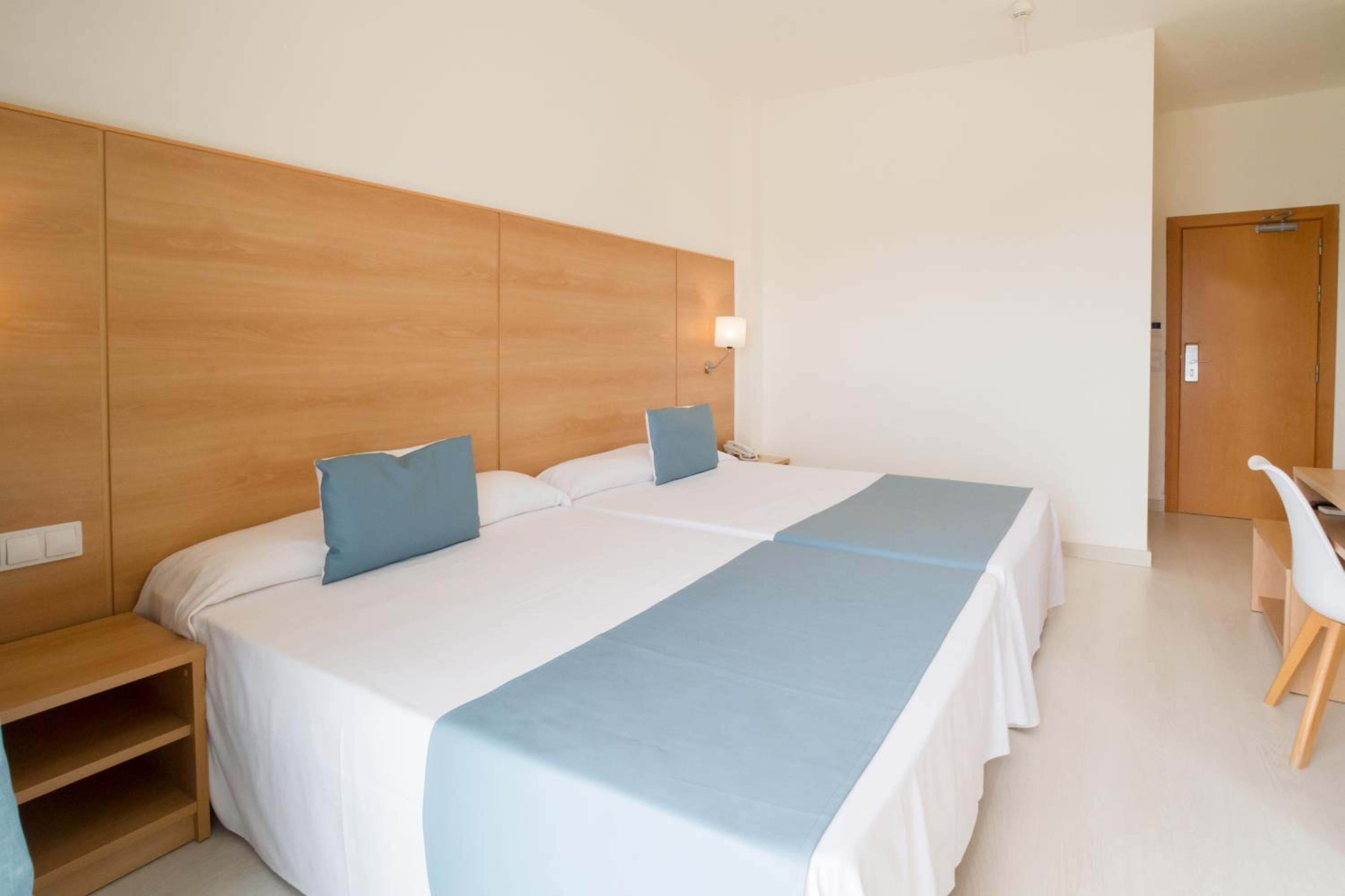 Triple Room (2 Adults + 1 Child) - Photo 6