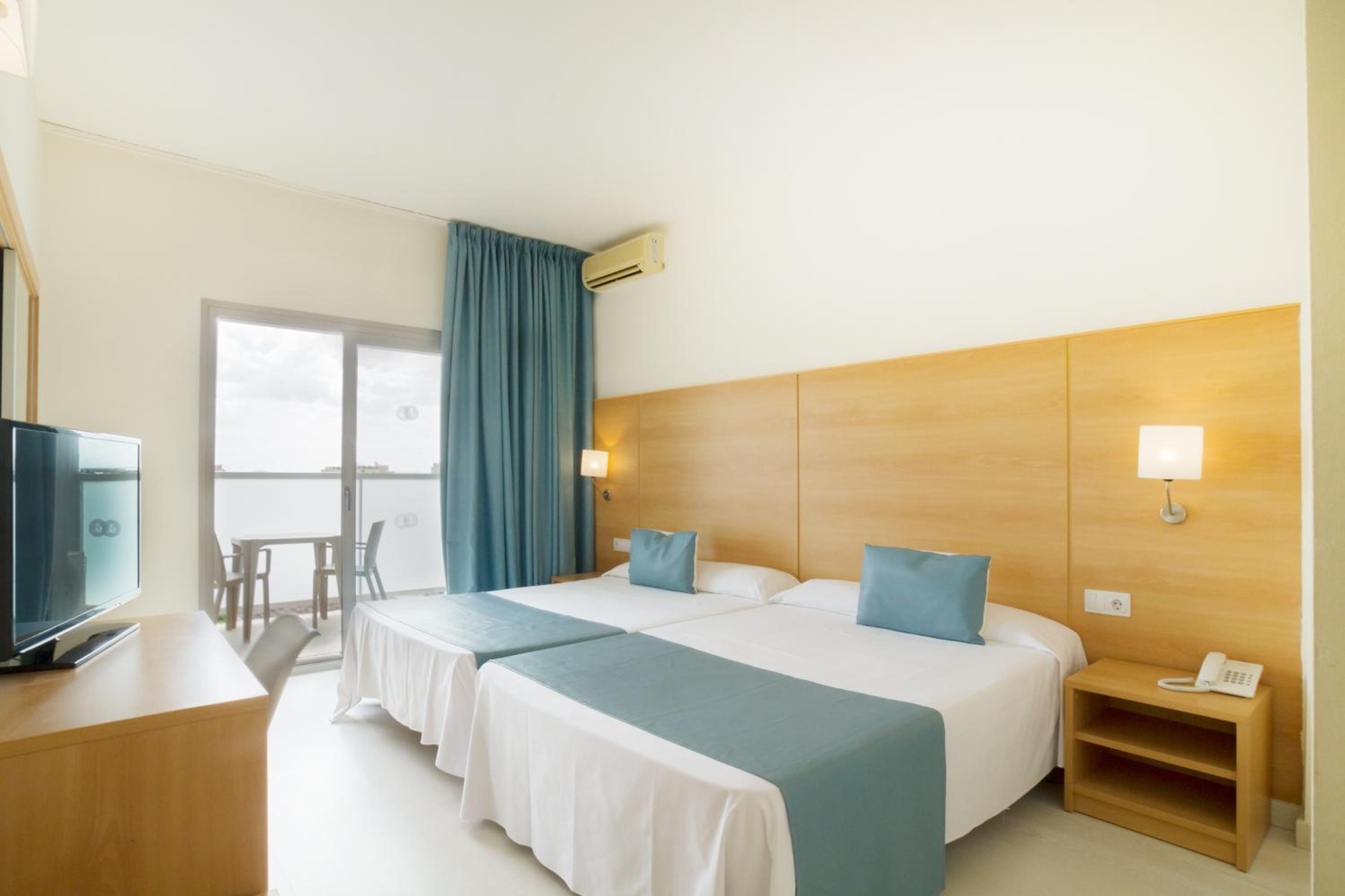 Triple Room (2 Adults + 1 Child) - Photo 7