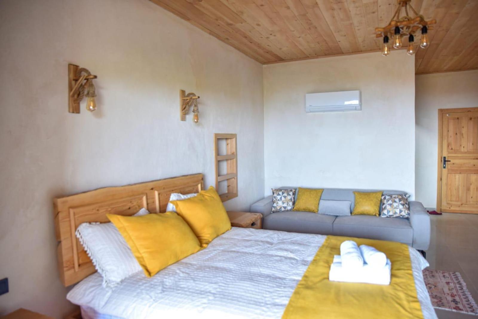 One-Bedroom Apartment with Balcony and Sea View photo 1