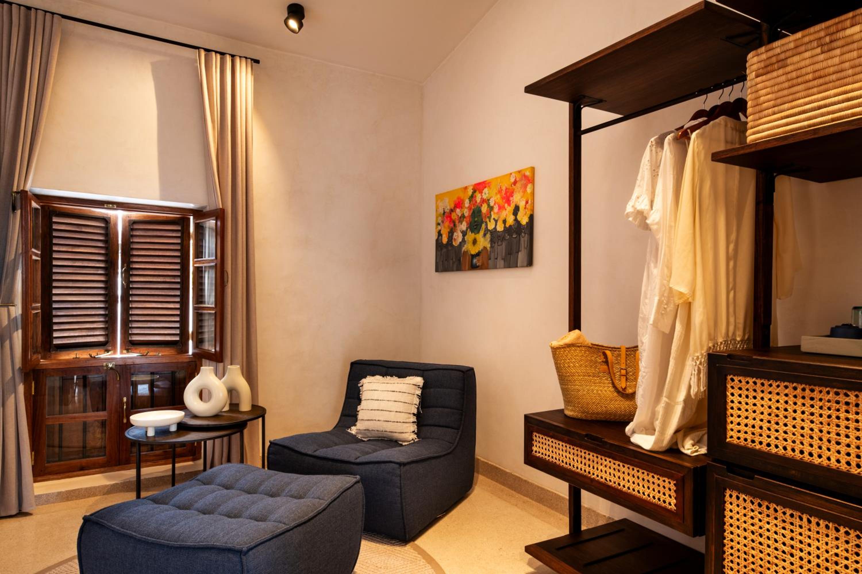 Superior King Room - Photo 19