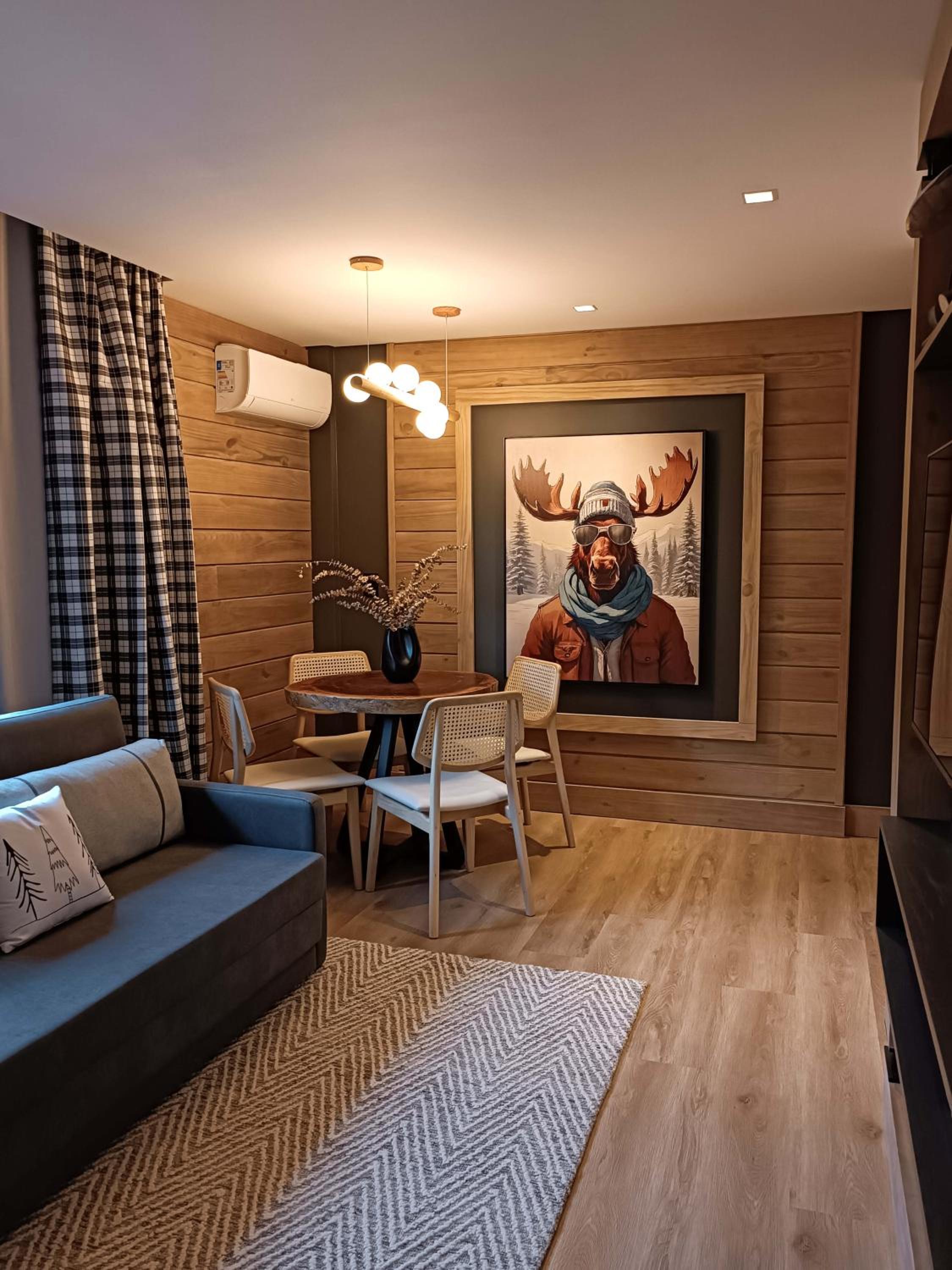 Deluxe King Suite photo 2