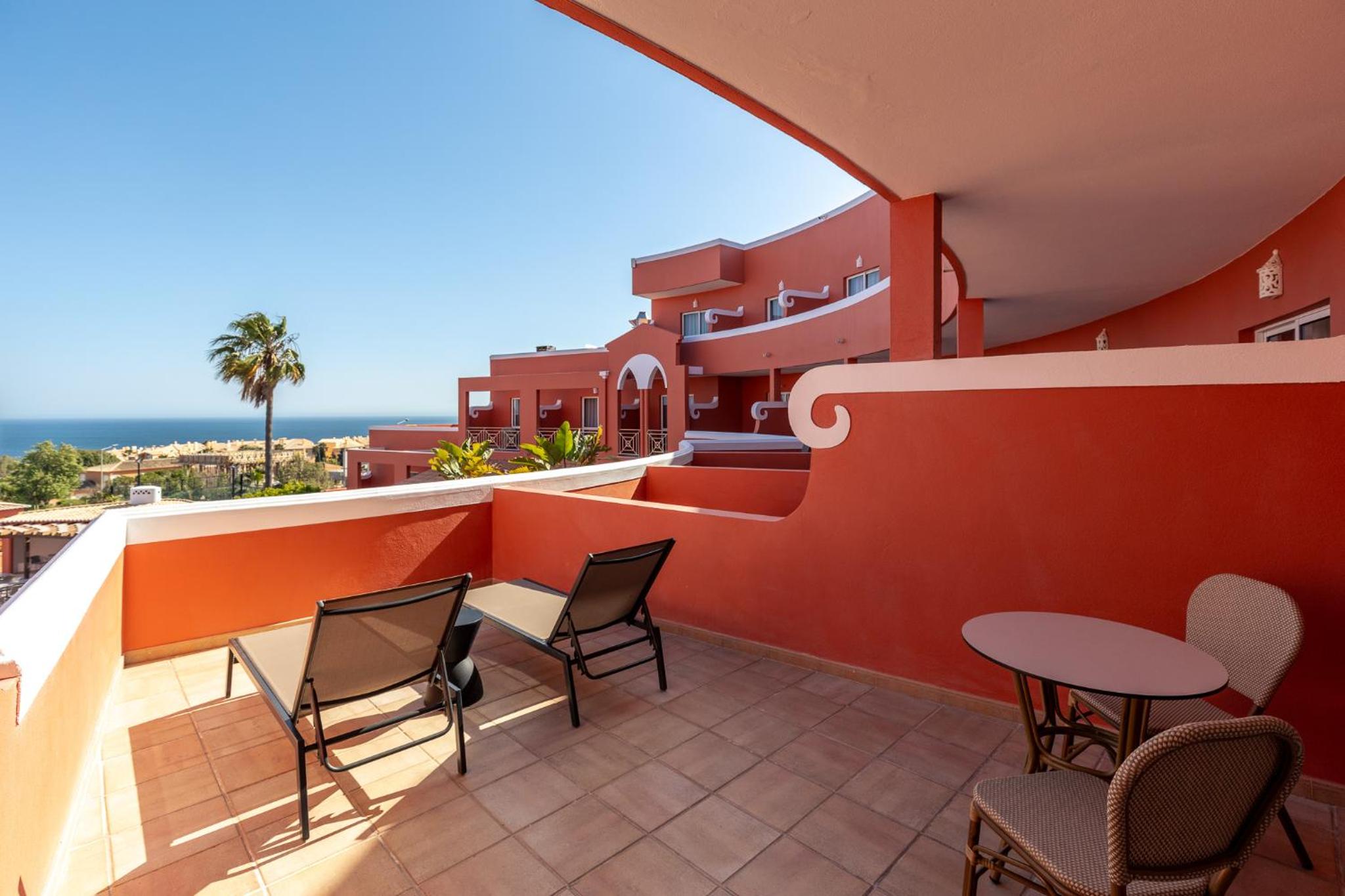 Oceanfront Twin Room - Photo 7