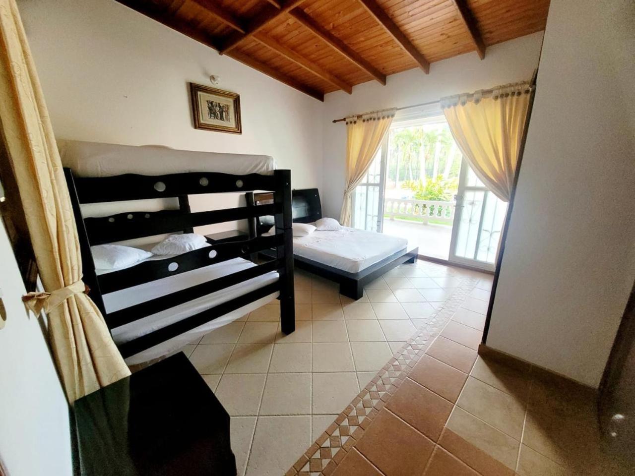 Villa photo 1