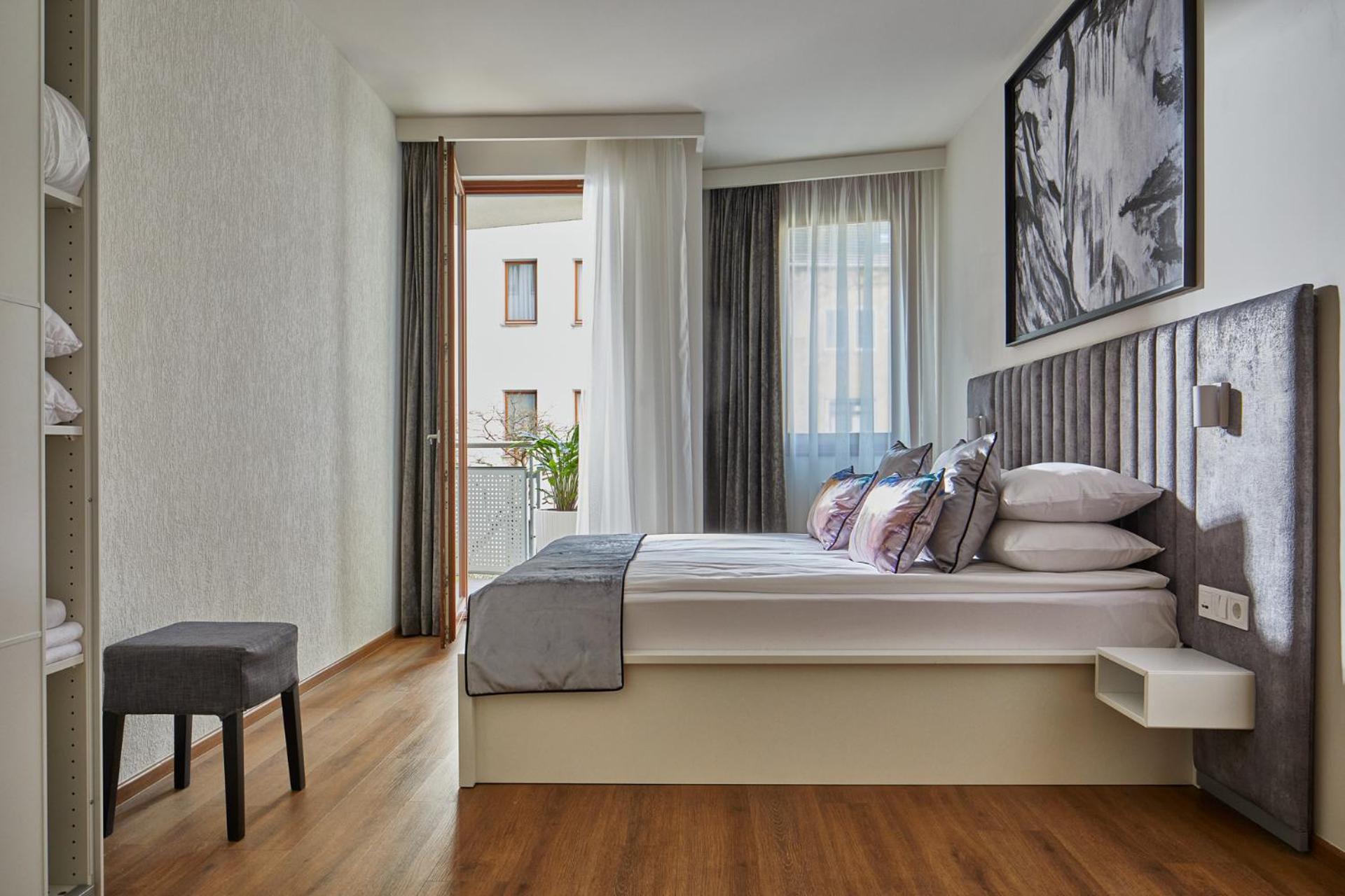 Deluxe Three-Bedroom with 2 Bath  - Photo 6