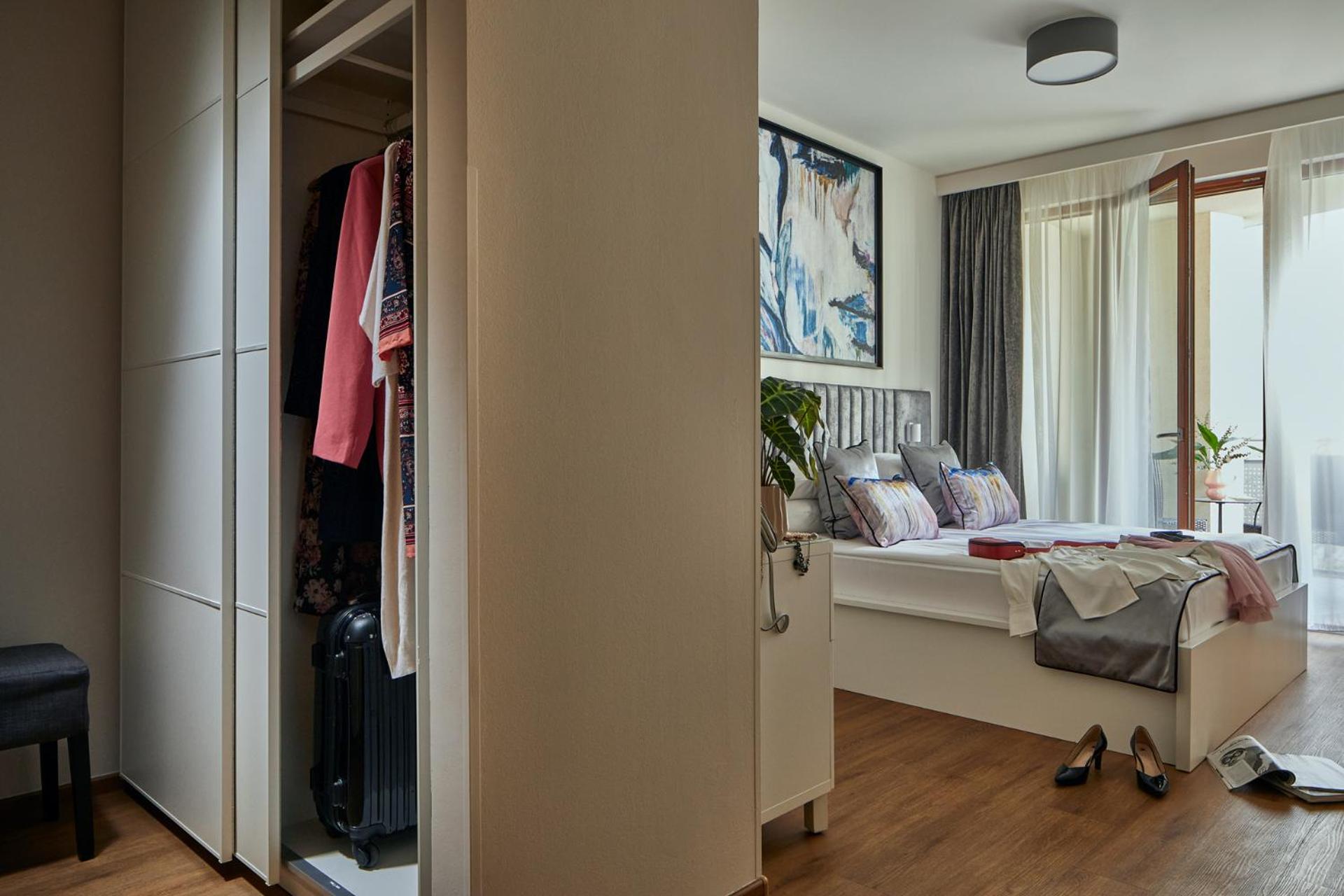 Deluxe Three-Bedroom with 2 Bath  - Photo 8