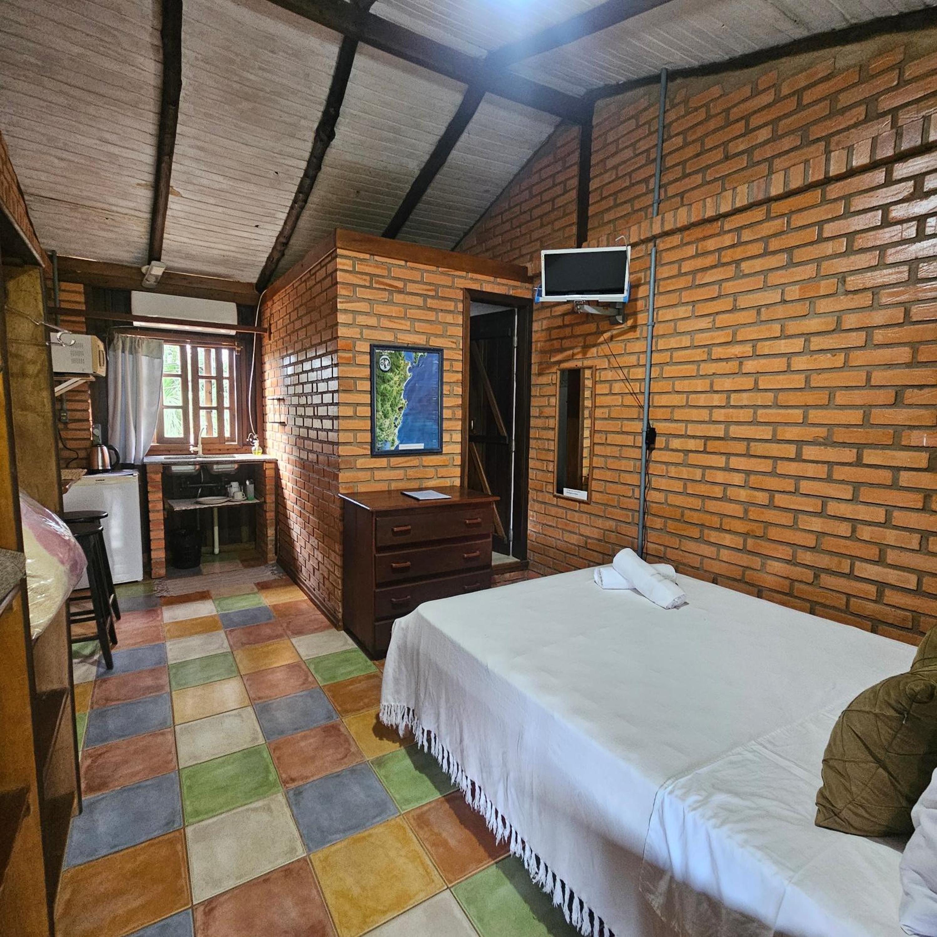 Suite with Pool View - Photo 11