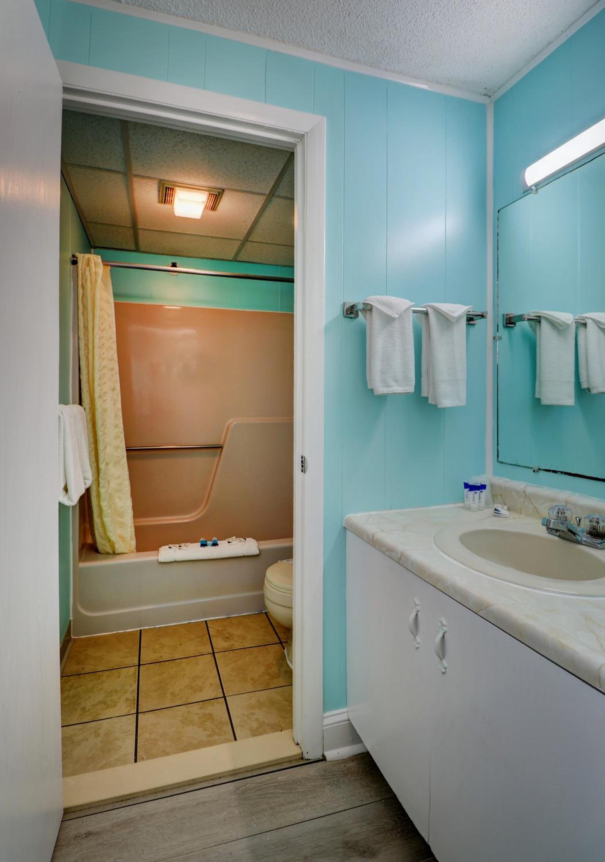 Standard Queen Room - Photo 3