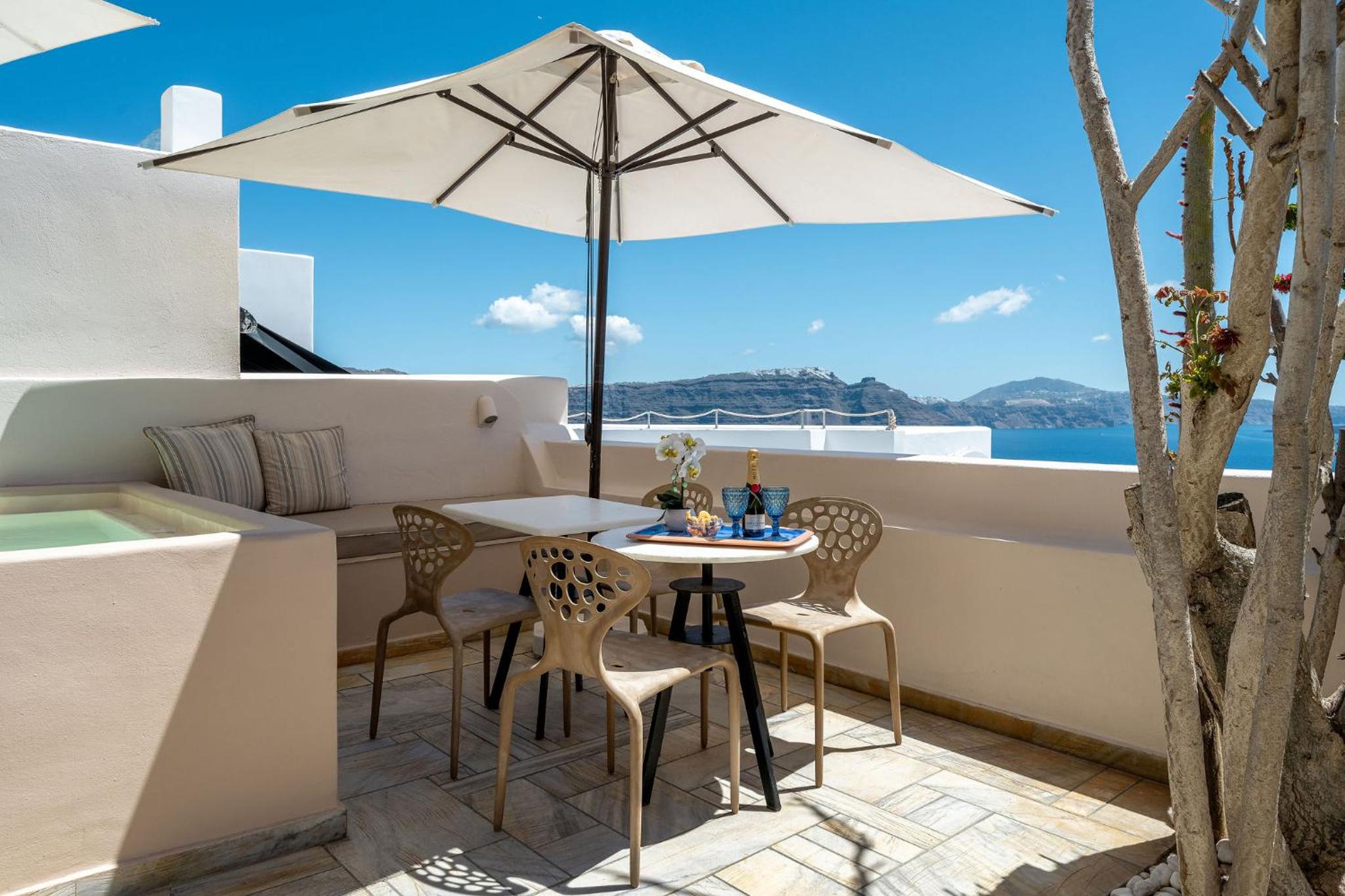Three-Bedroom Villa with 2 Outdoor Hot Tubs & Caldera View photo 3