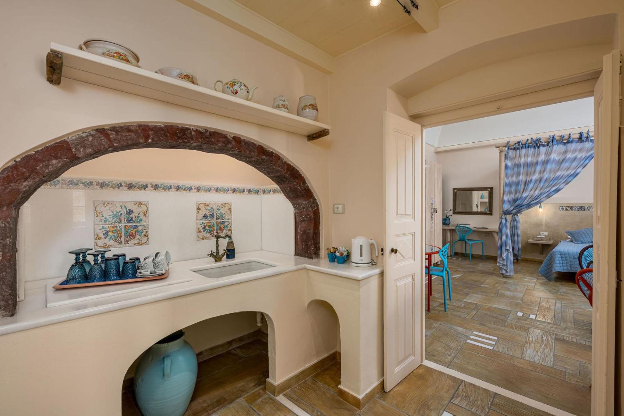 Three-Bedroom Villa with 2 Outdoor Hot Tubs & Caldera View photo 2