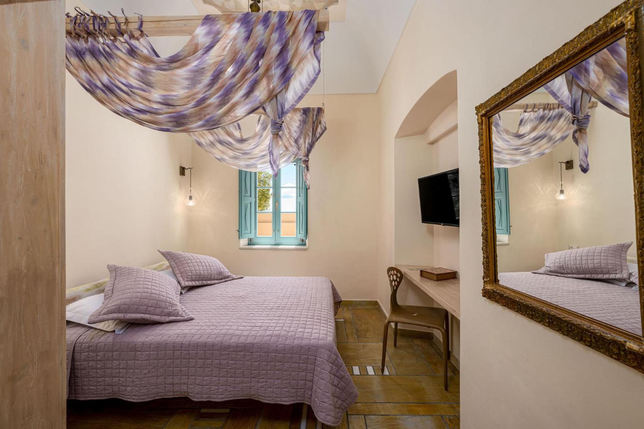 Three-Bedroom Villa with 2 Outdoor Hot Tubs & Caldera View