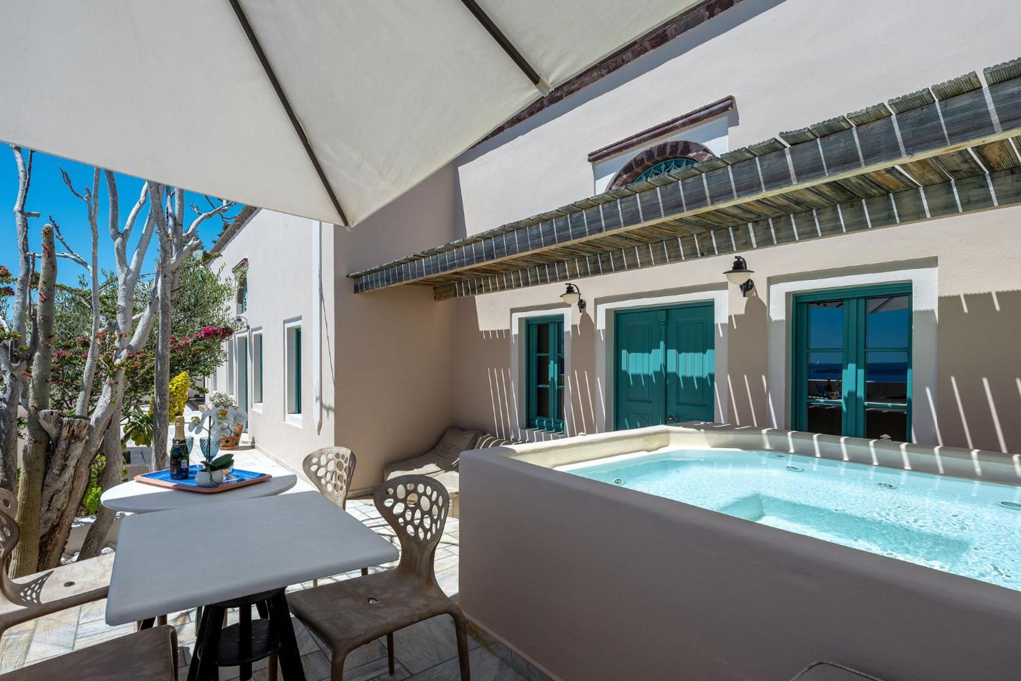 Three-Bedroom Villa with 2 Outdoor Hot Tubs & Caldera View photo 2