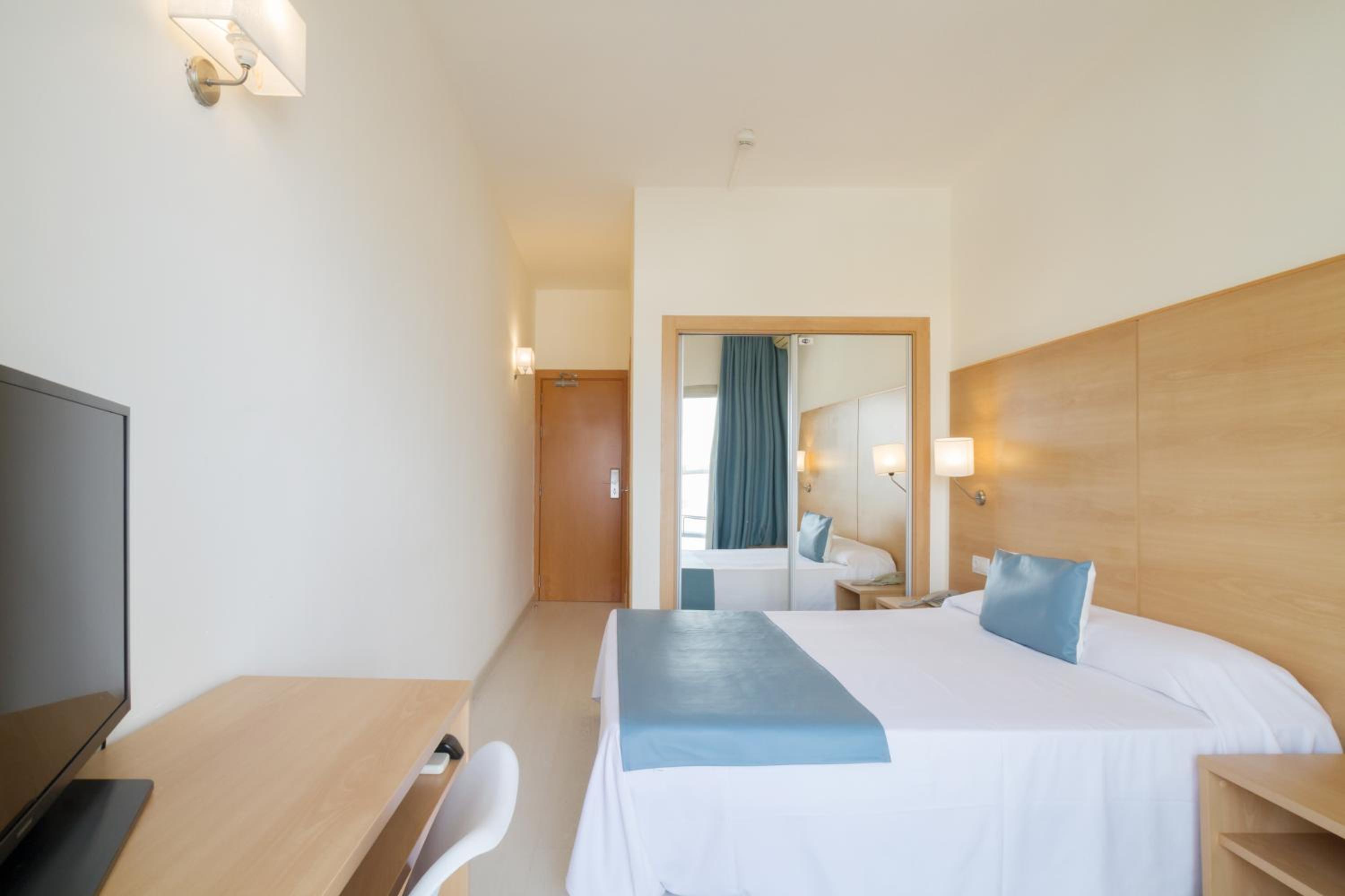 Double or Twin Room - Photo 2