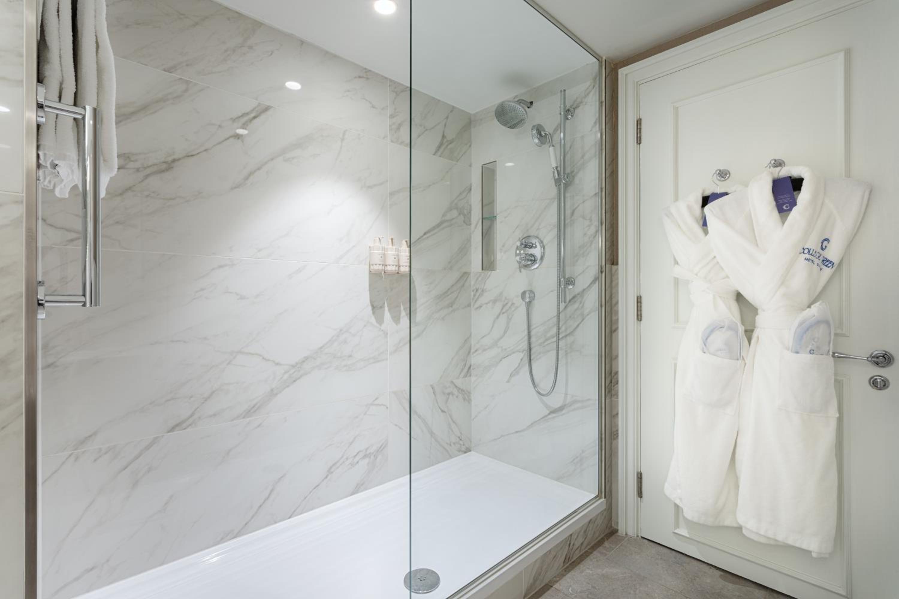 Deluxe Double Room with Two Double Beds and Atrium View